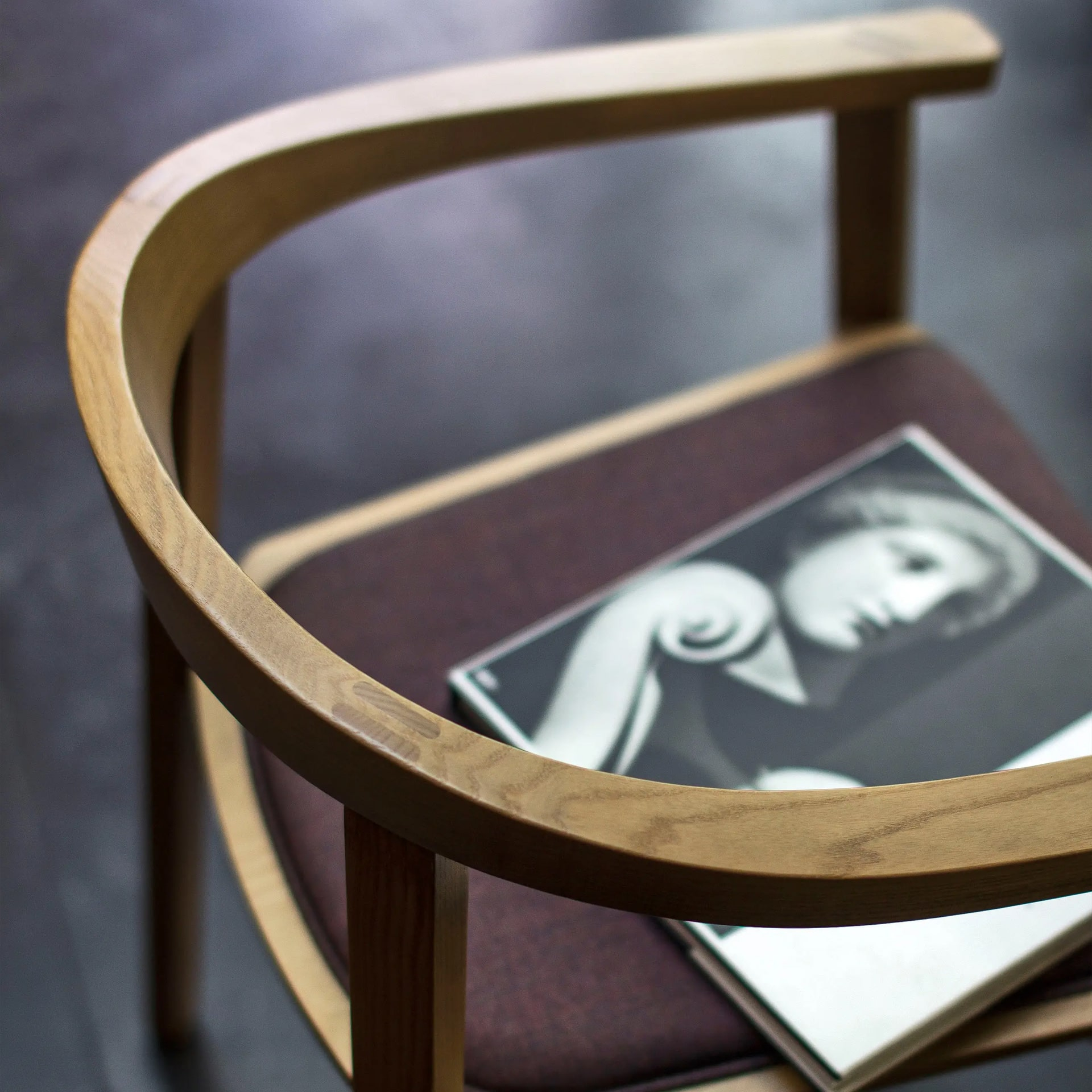Armchair B-Plug with solid or upholstered seat