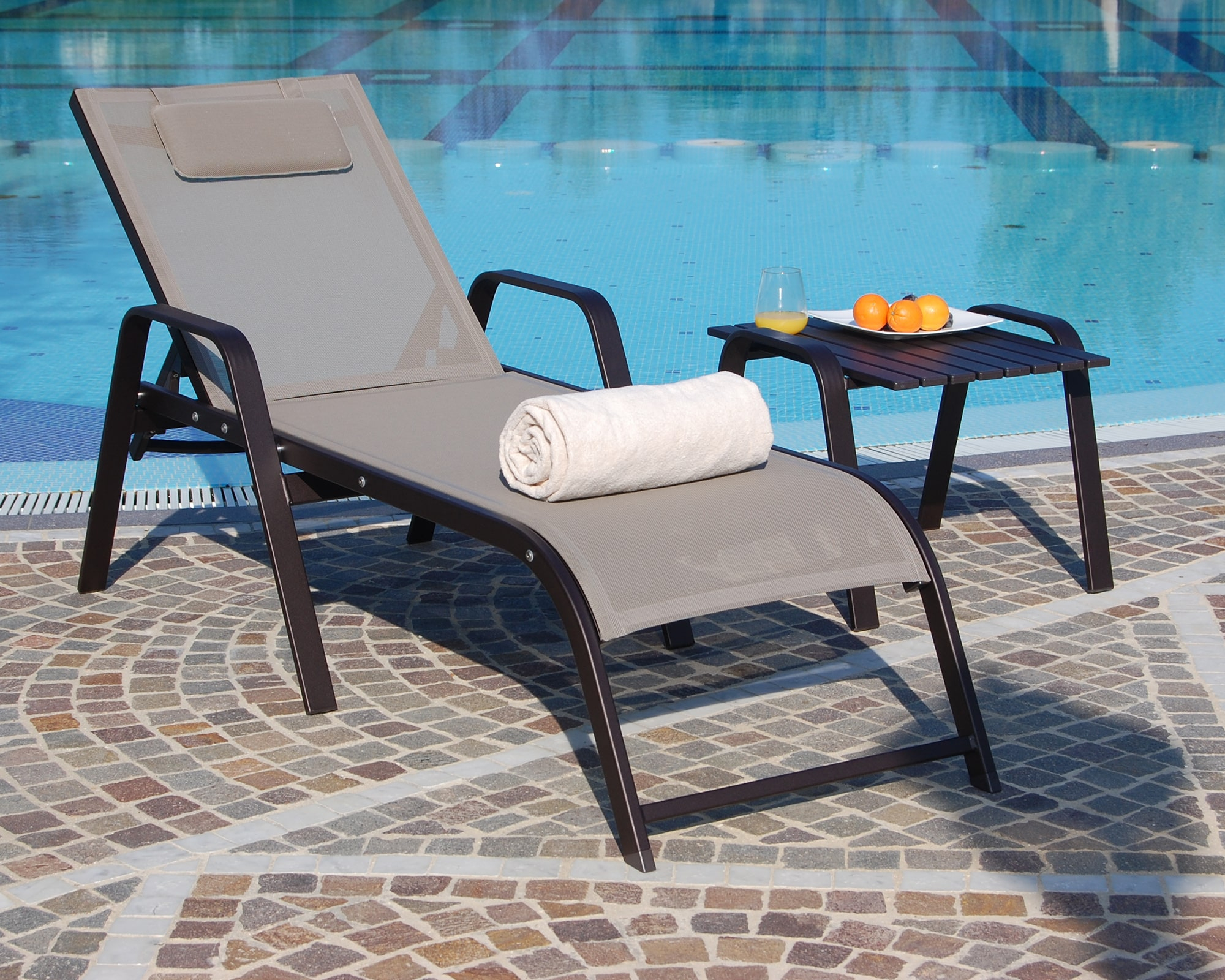 Stackable reclining aluminium lounger Catania