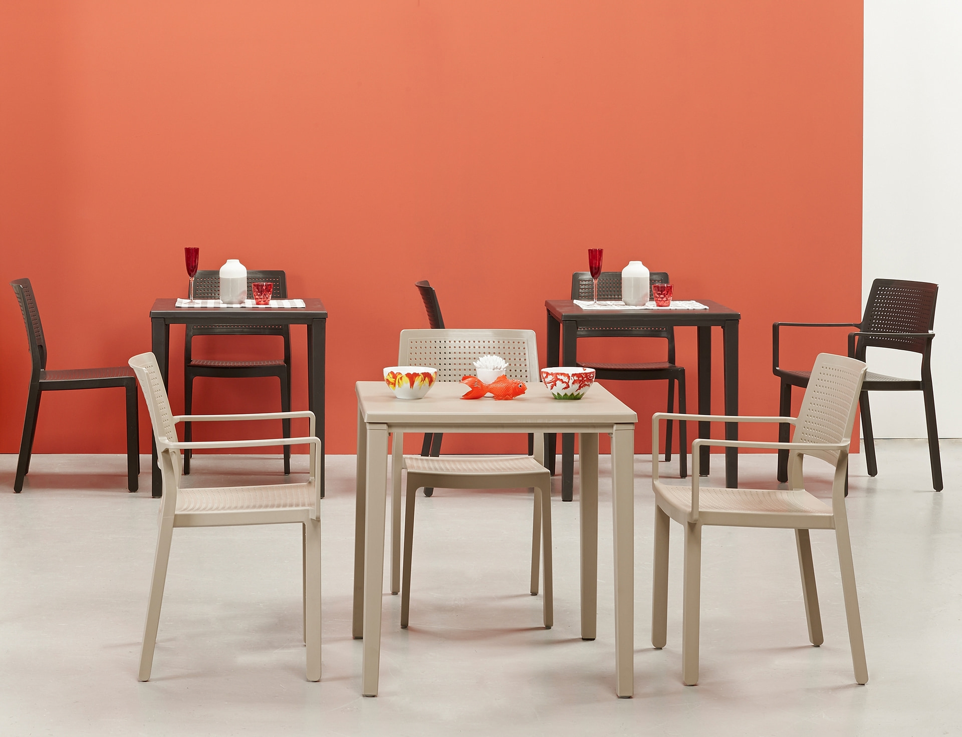Aluminum dining table with a 27" square polypropylene top Timo 2131