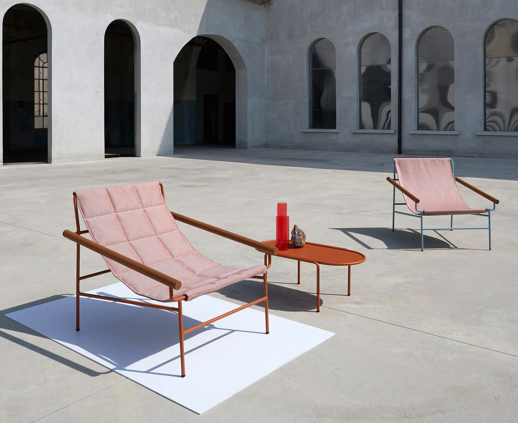 Steel chaise lounger with iroko armrests Dress Code Smart Outdoor