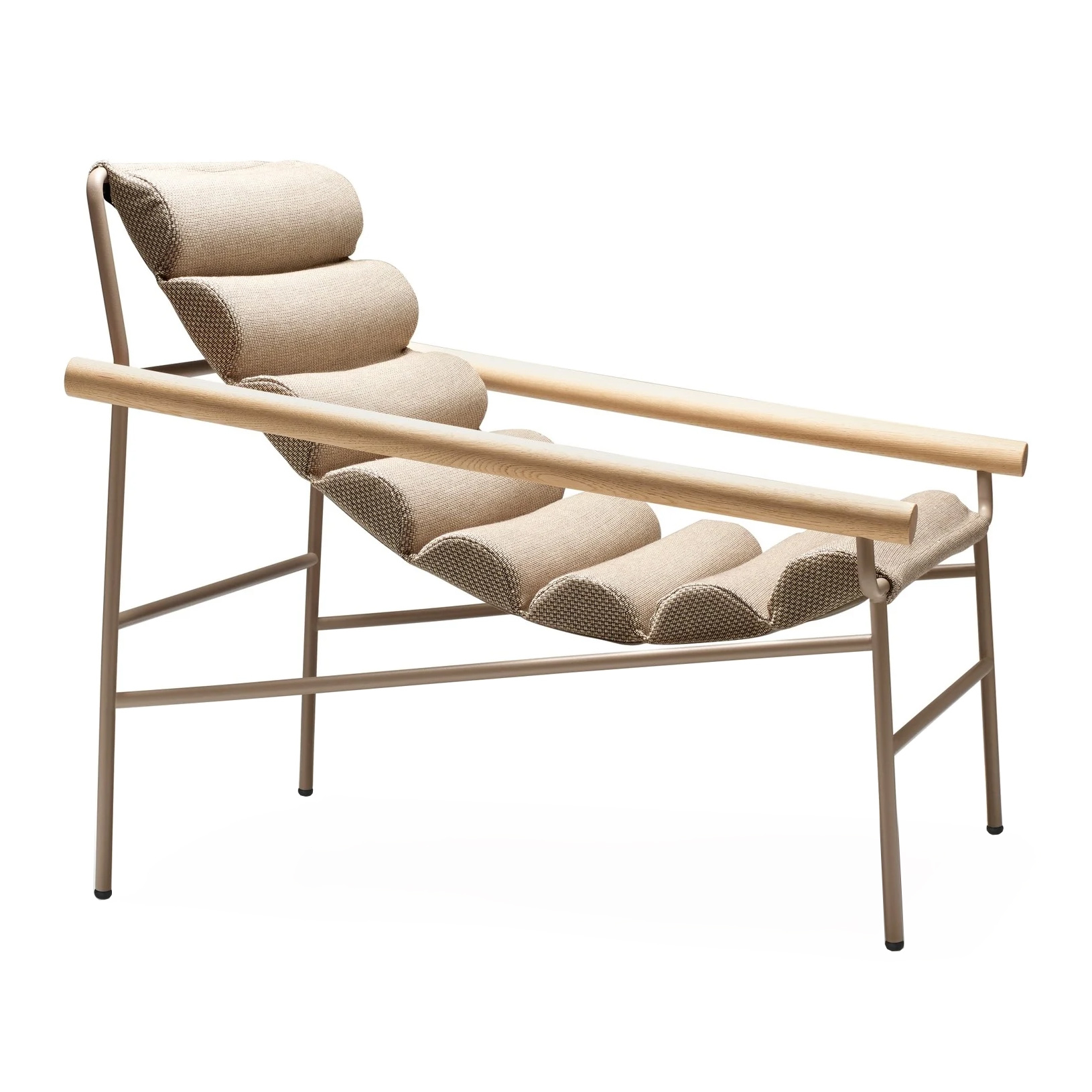 Padded metal chaise lounger with oak armrests