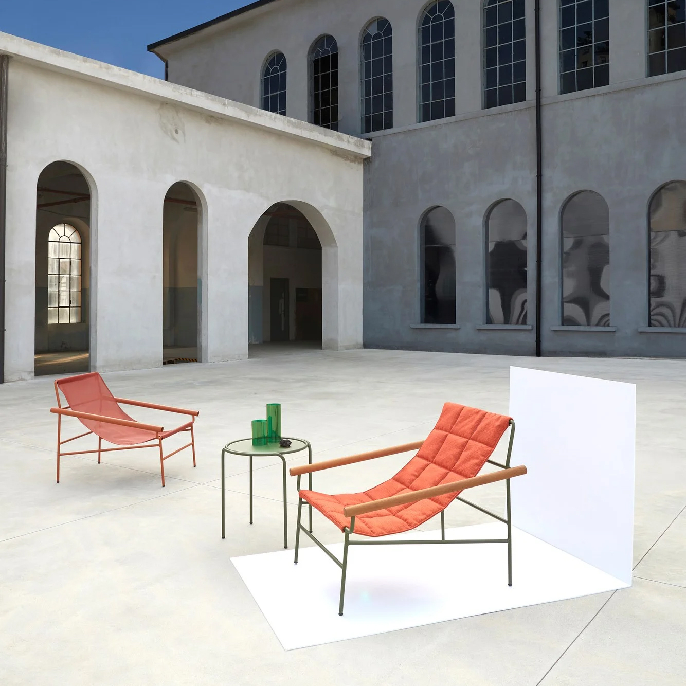 Outdoor steel chaise lounger with fabric seat Dress Code Basic