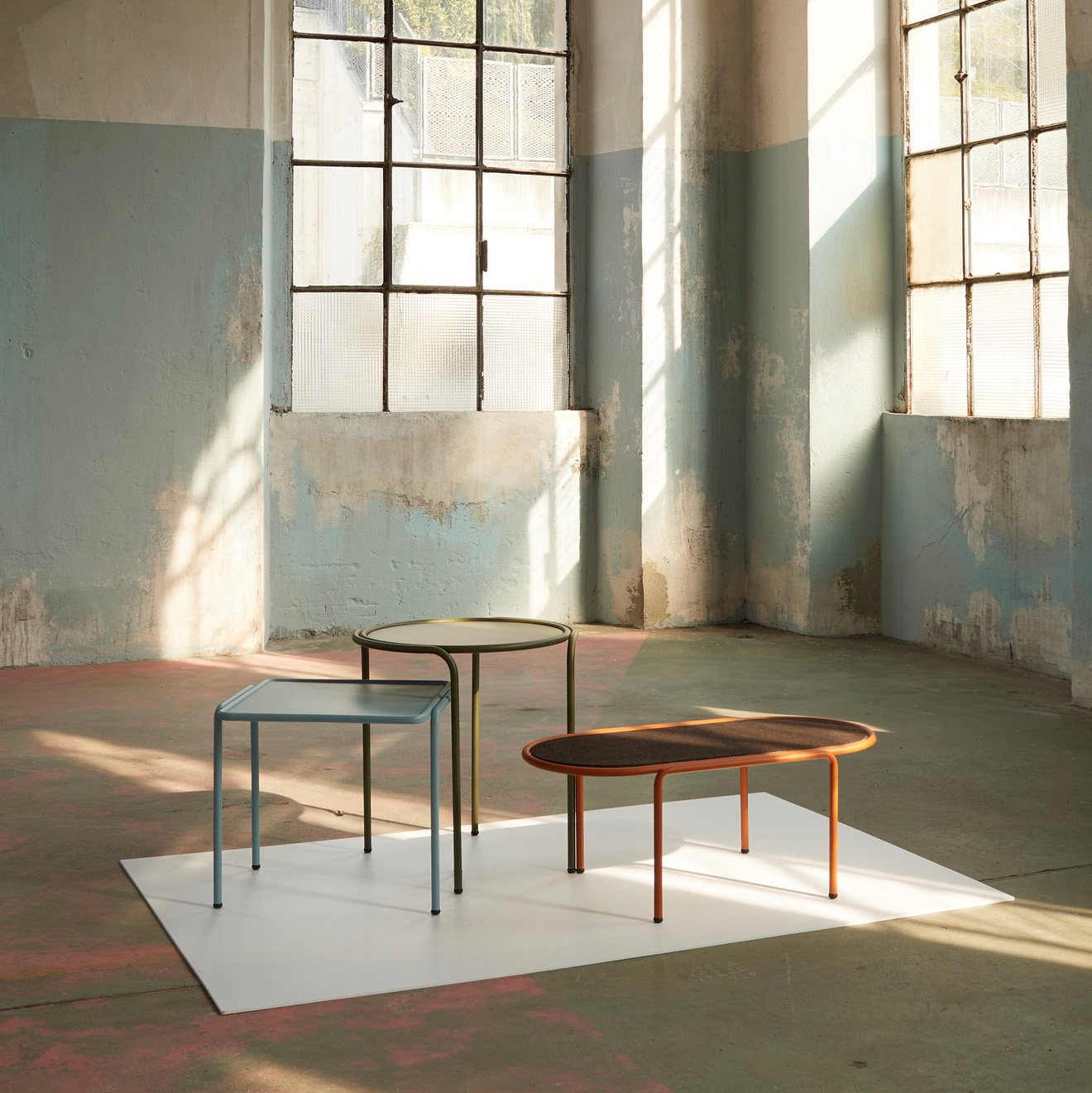Rectangular 14x30" steel coffee table with cork top Dress Code 2744