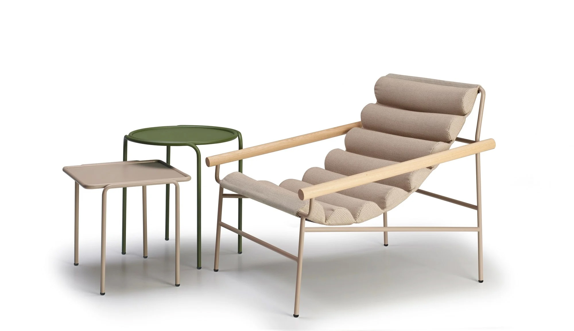 Steel chaise lounger with oak armrests Dress Code Fashion Indoor