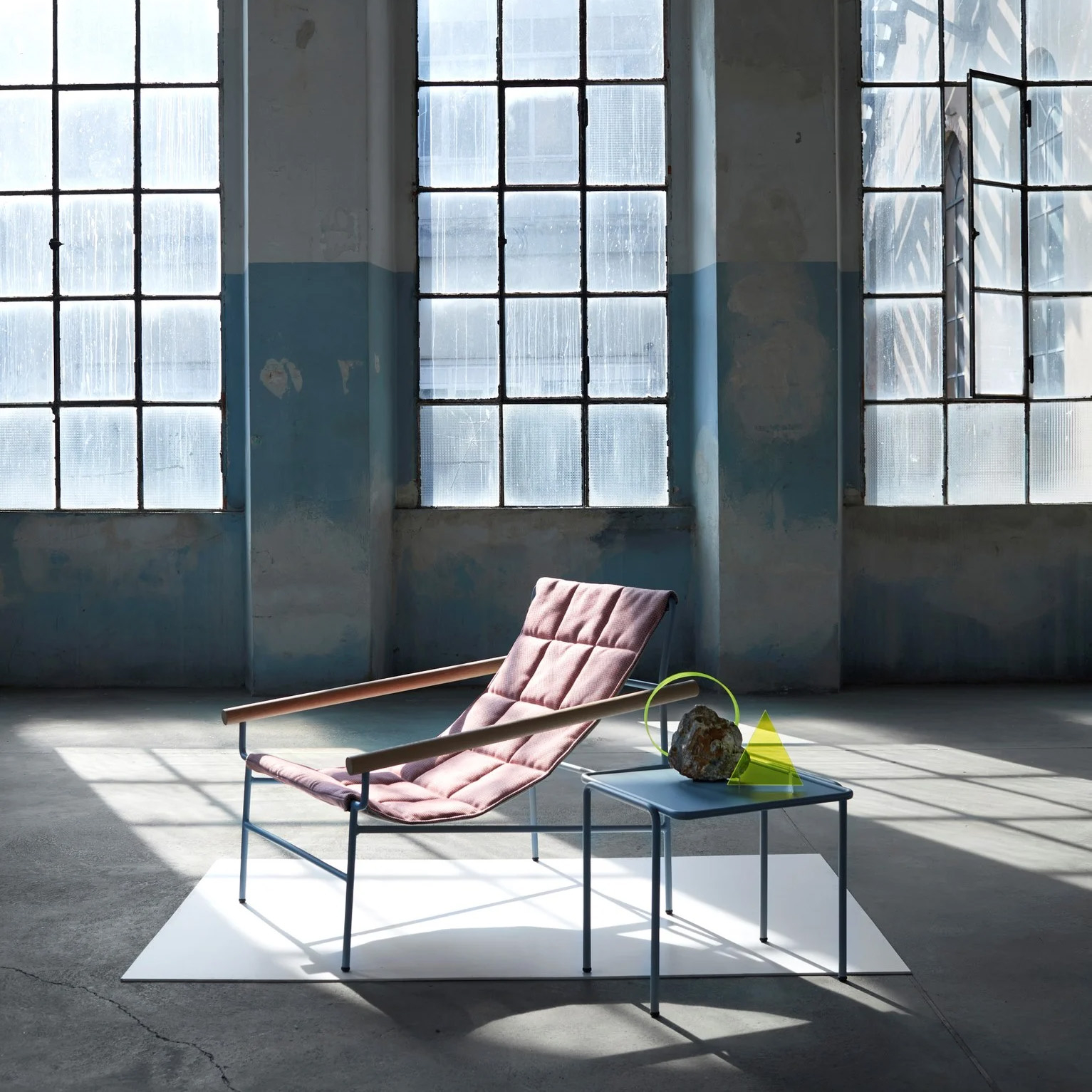 Steel chaise lounger with iroko armrests Dress Code Glam Outdoor