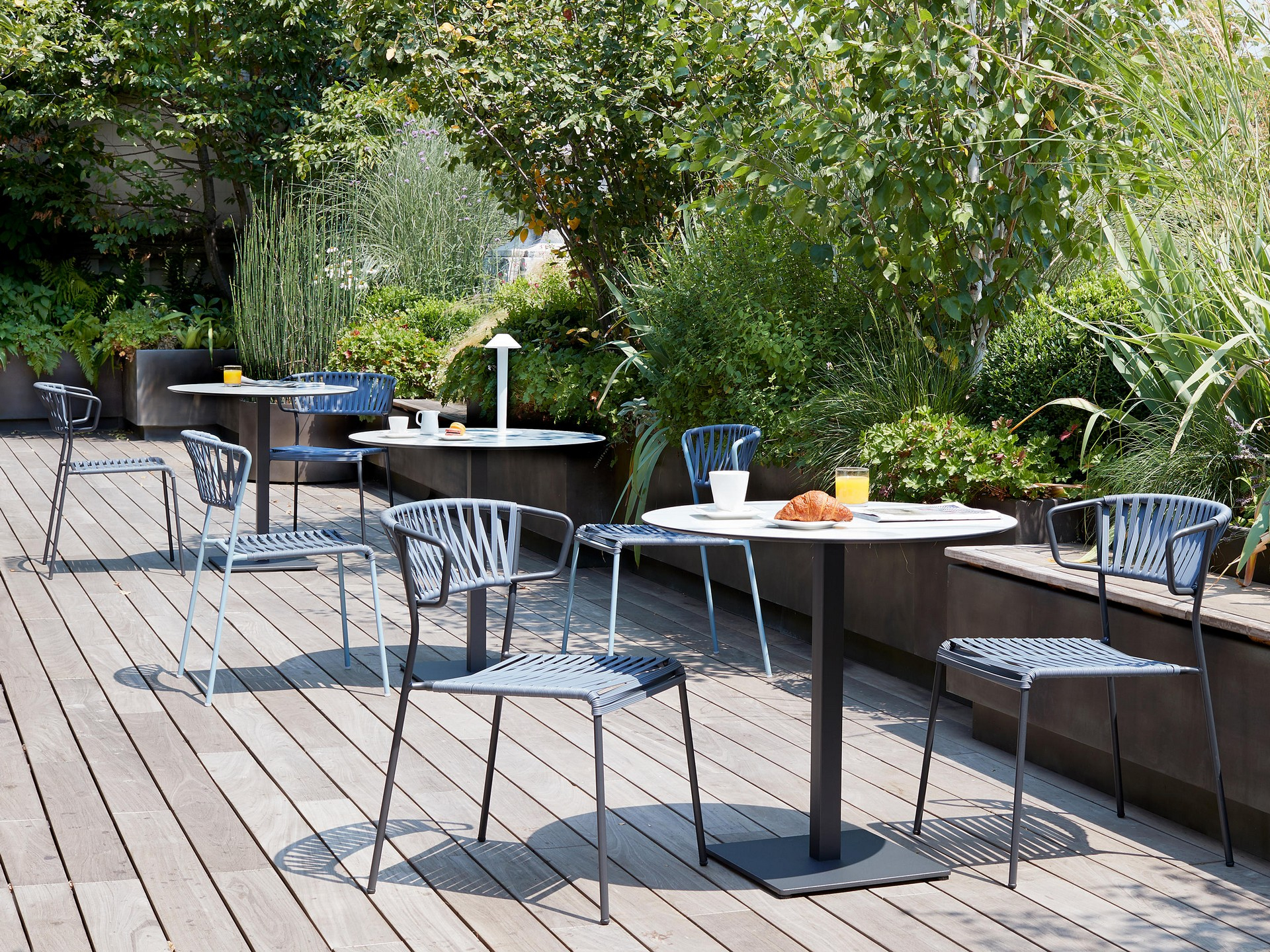 Stackable outdoor armchair in steel and woven PVC wires B-2873 Lisa Club