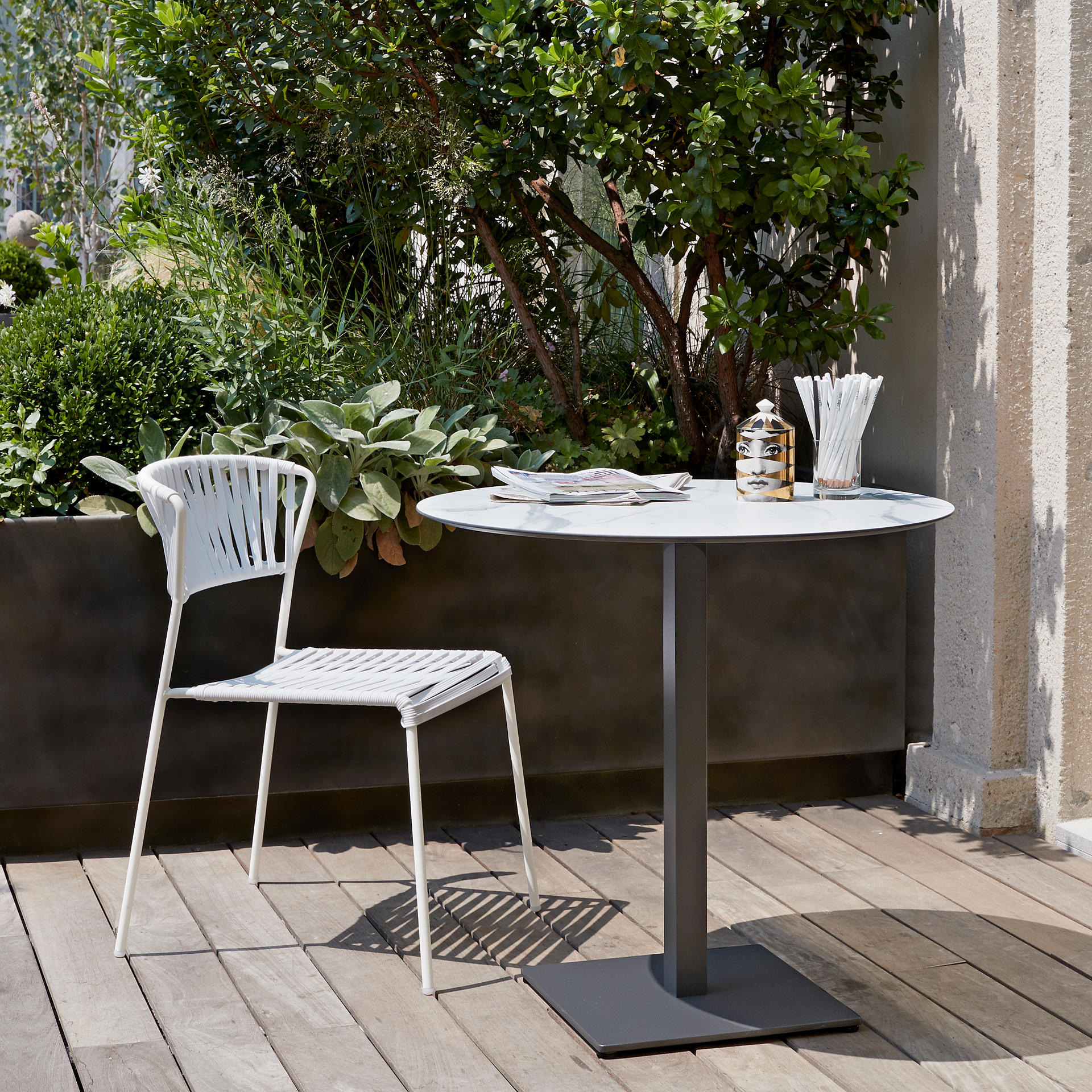 Stackable outdoor chair in steel and woven PVC wires A-2874 Lisa Club