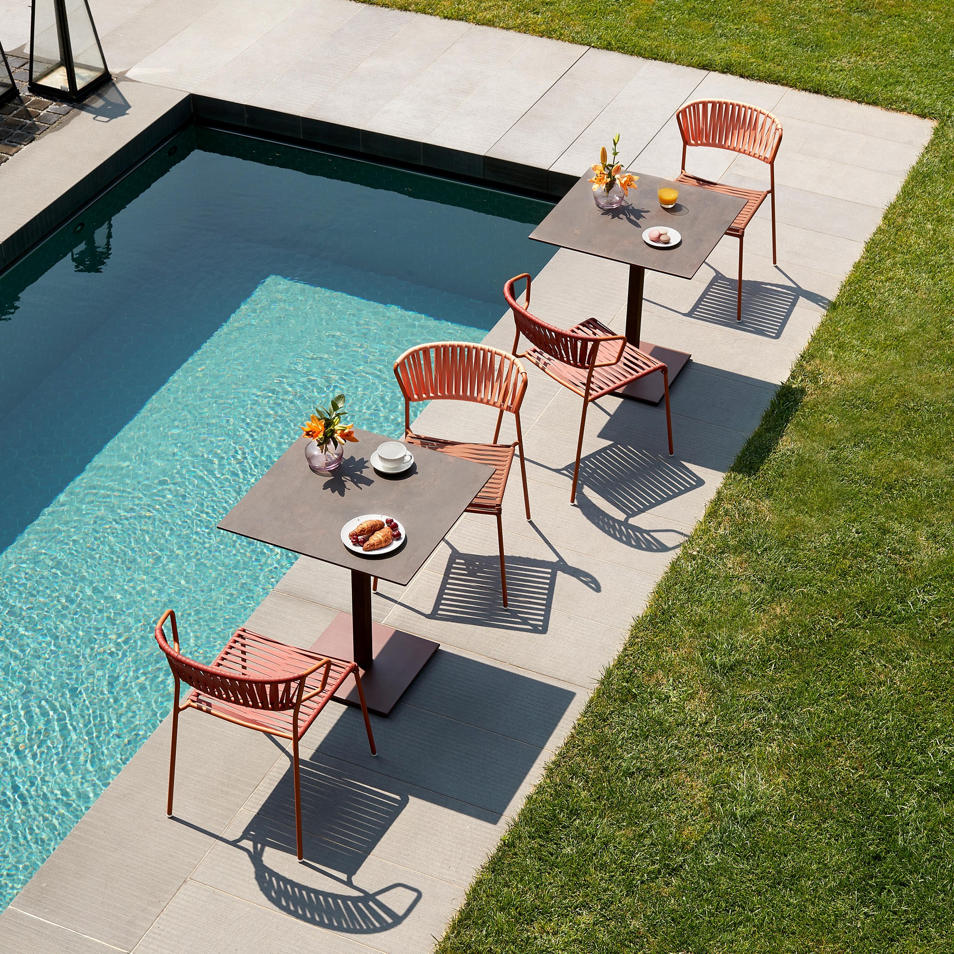 Stackable outdoor chair in steel and woven PVC wires A-2874 Lisa Club