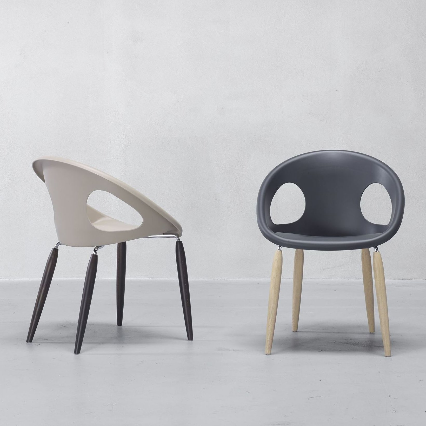 Chair with technopolymer shell and beech legs B-2826 Natural Drop
