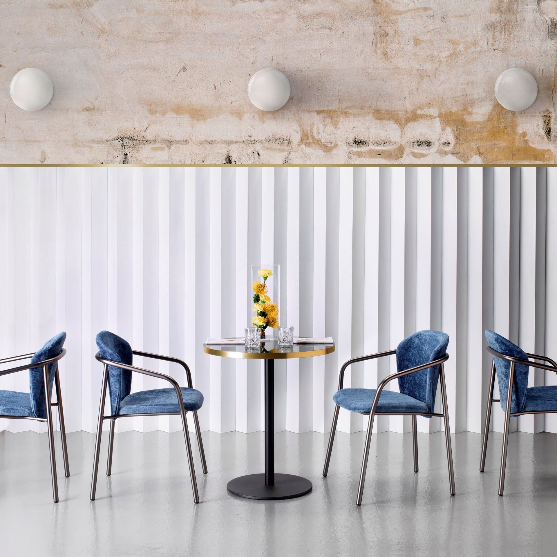 Upholstered armchair with metal frame B-2892 Finn