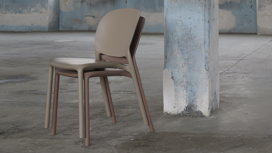 Stackable chair made of technopolymer A-2380 HUG