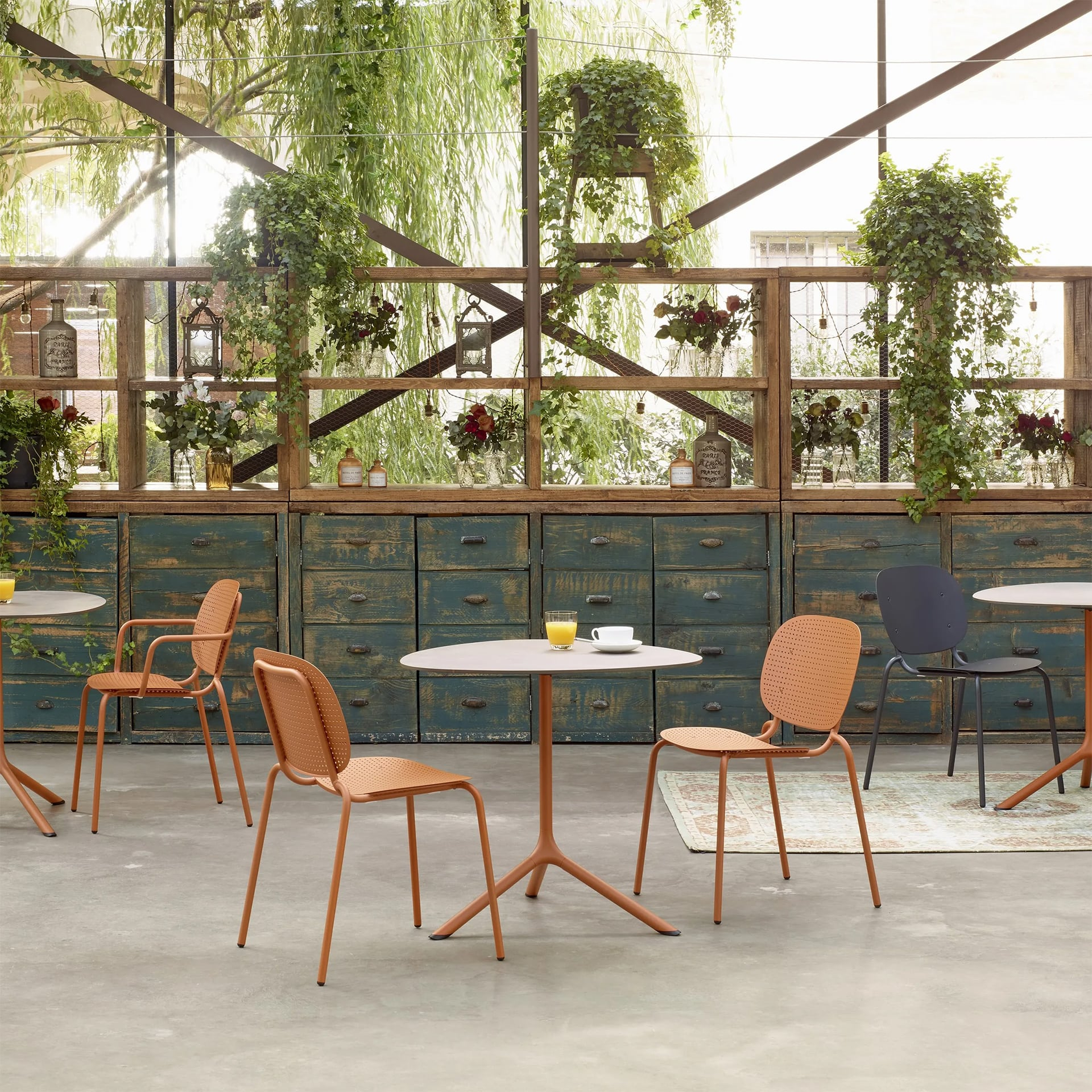 Perforated metal chair A-2505 Si-Si Dots