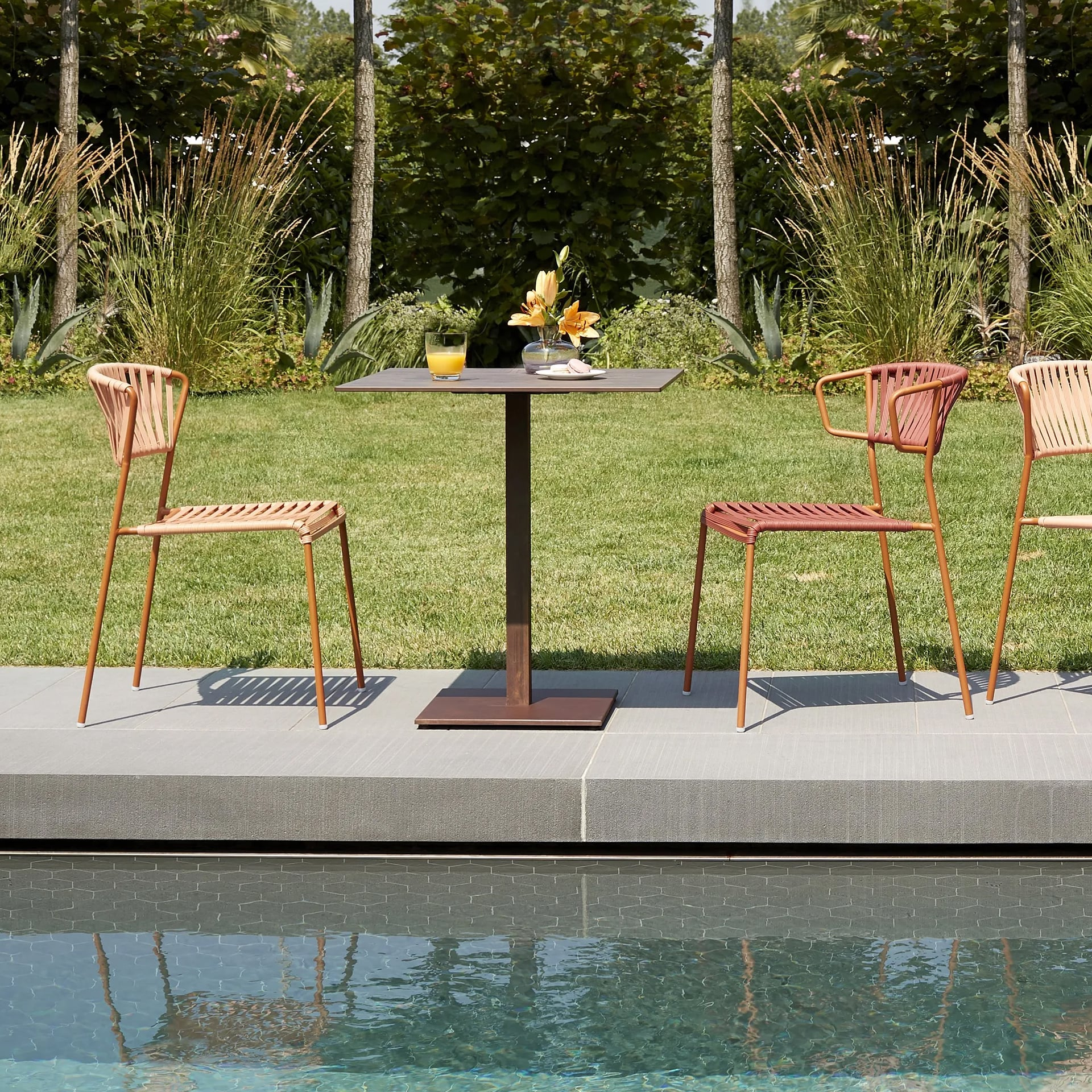 Stackable outdoor chair in steel and woven PVC wires A-2874 Lisa Club