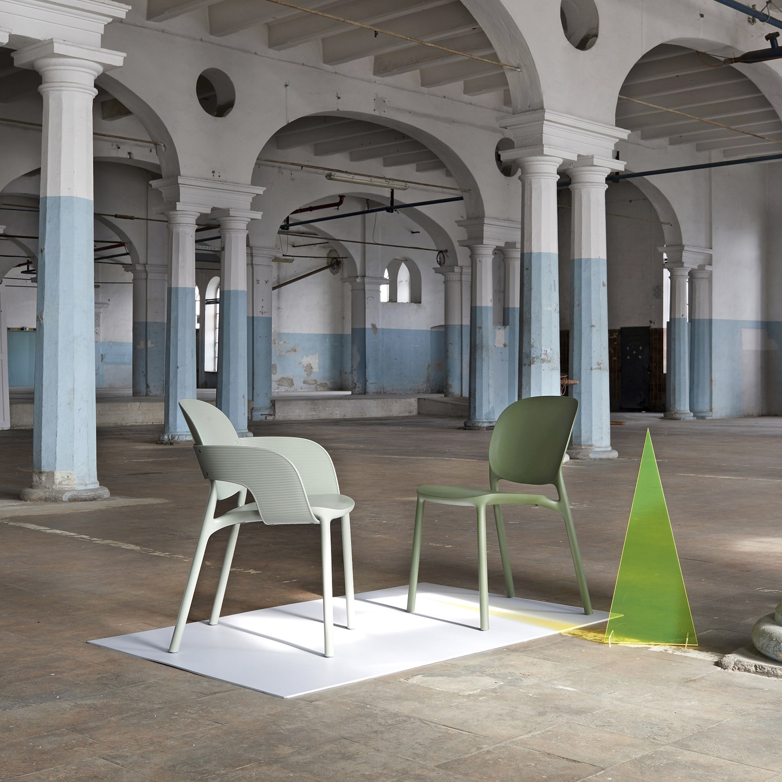 Stackable chair made of technopolymer A-2380 HUG