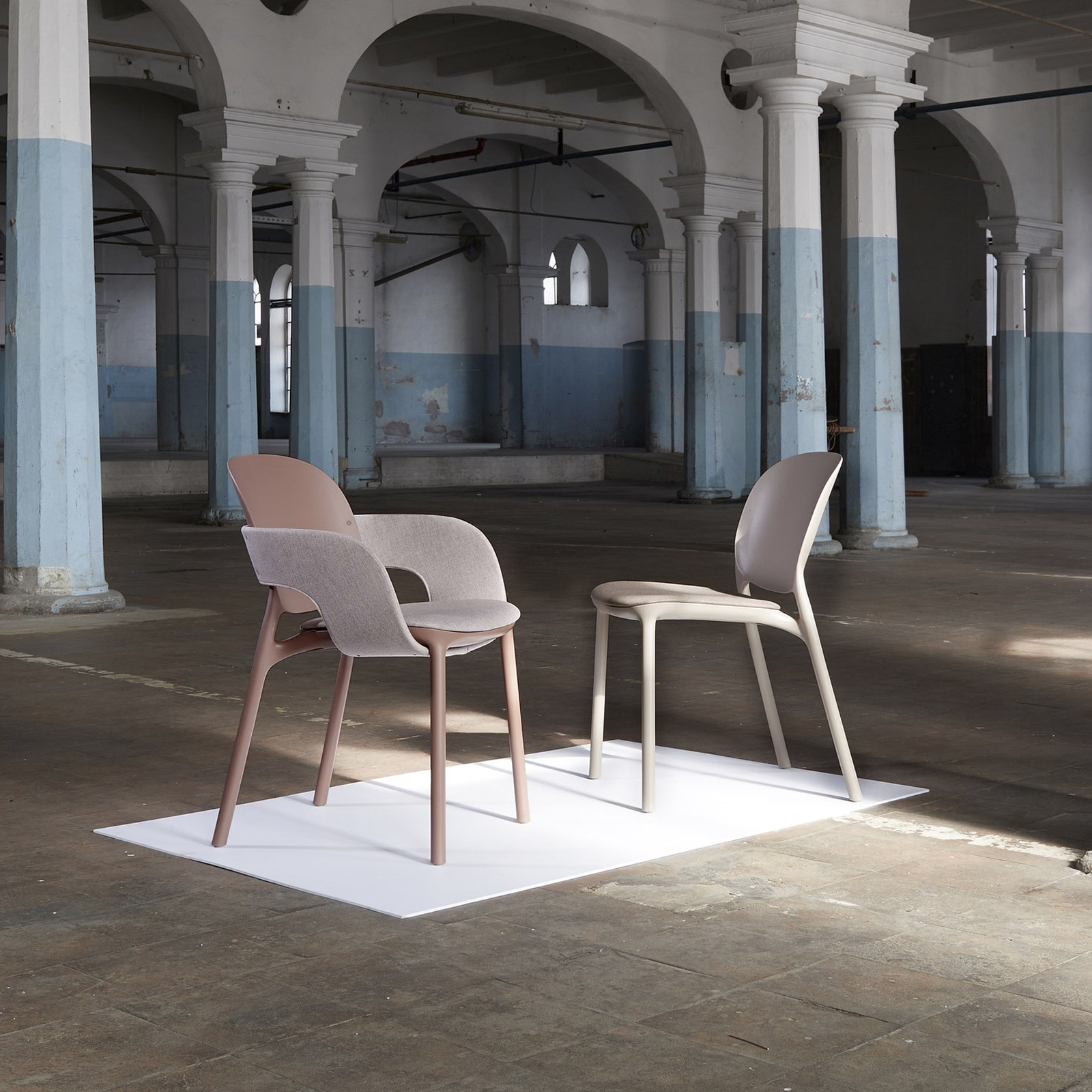 Resin chair with padded seat and armrests B-2384 HUG