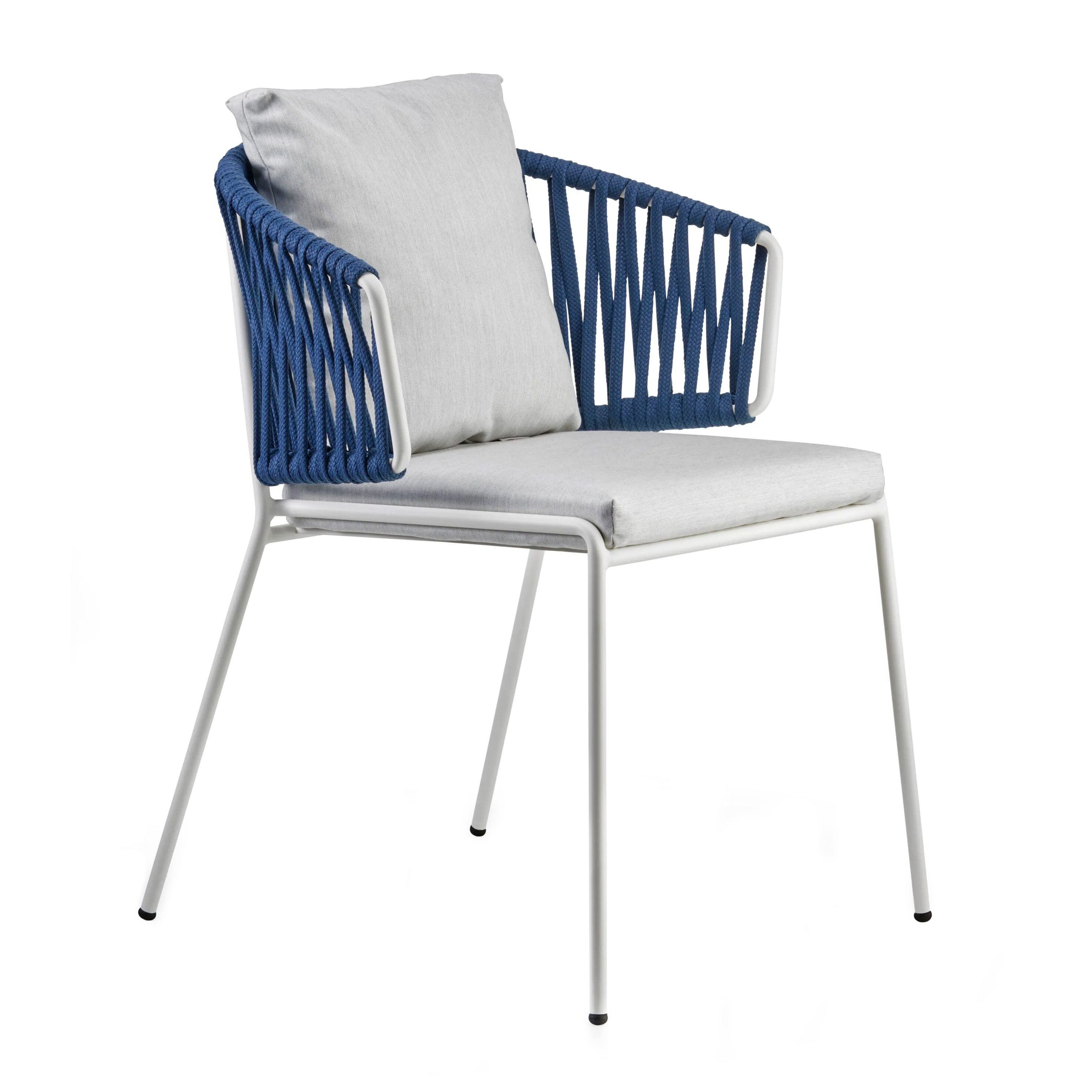 Chair with nautical rope and metal frame