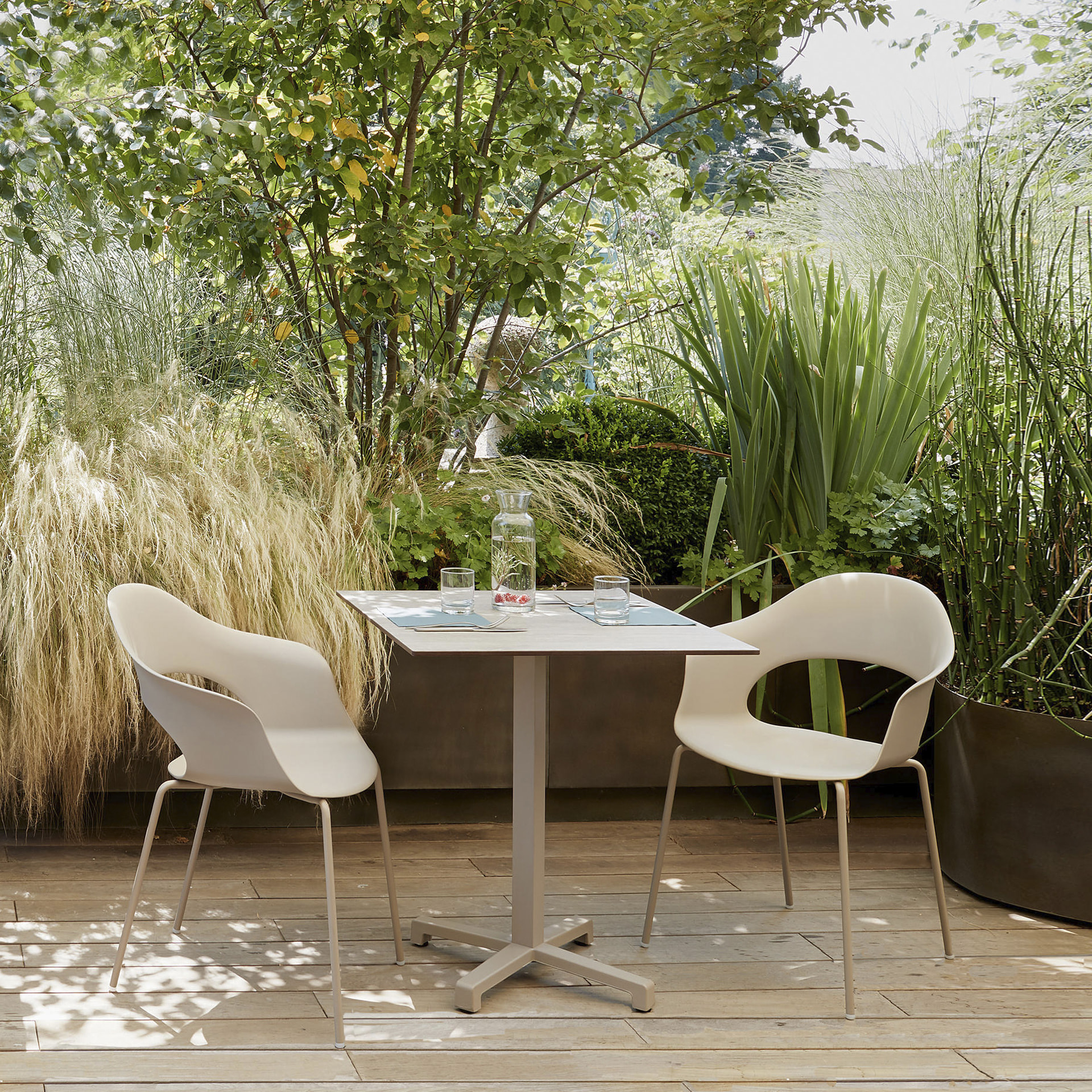 Stackable armchair with plastic shell and metal legs B-2696 Lady