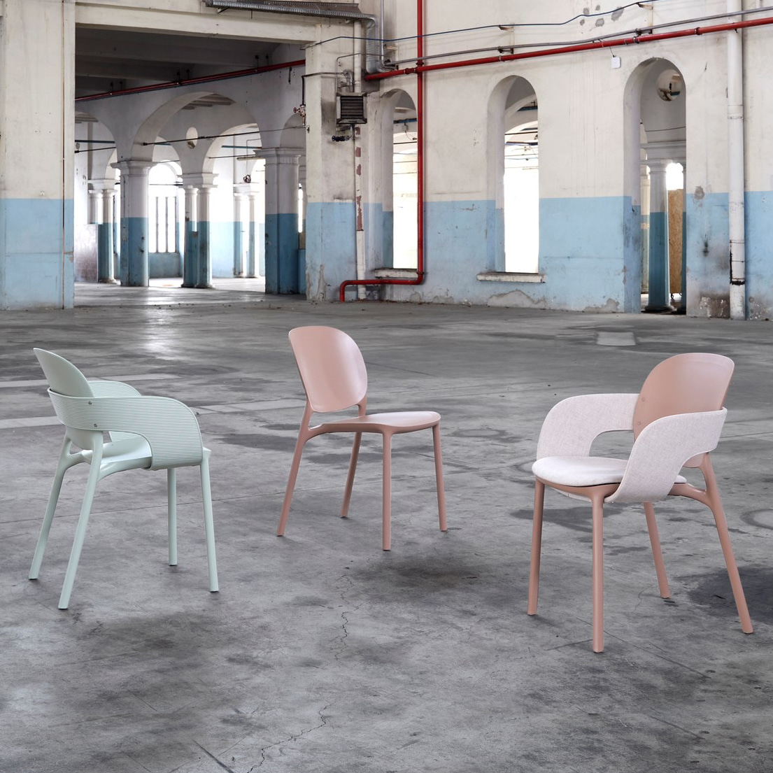 Resin chair with padded seat and armrests B-2384 HUG