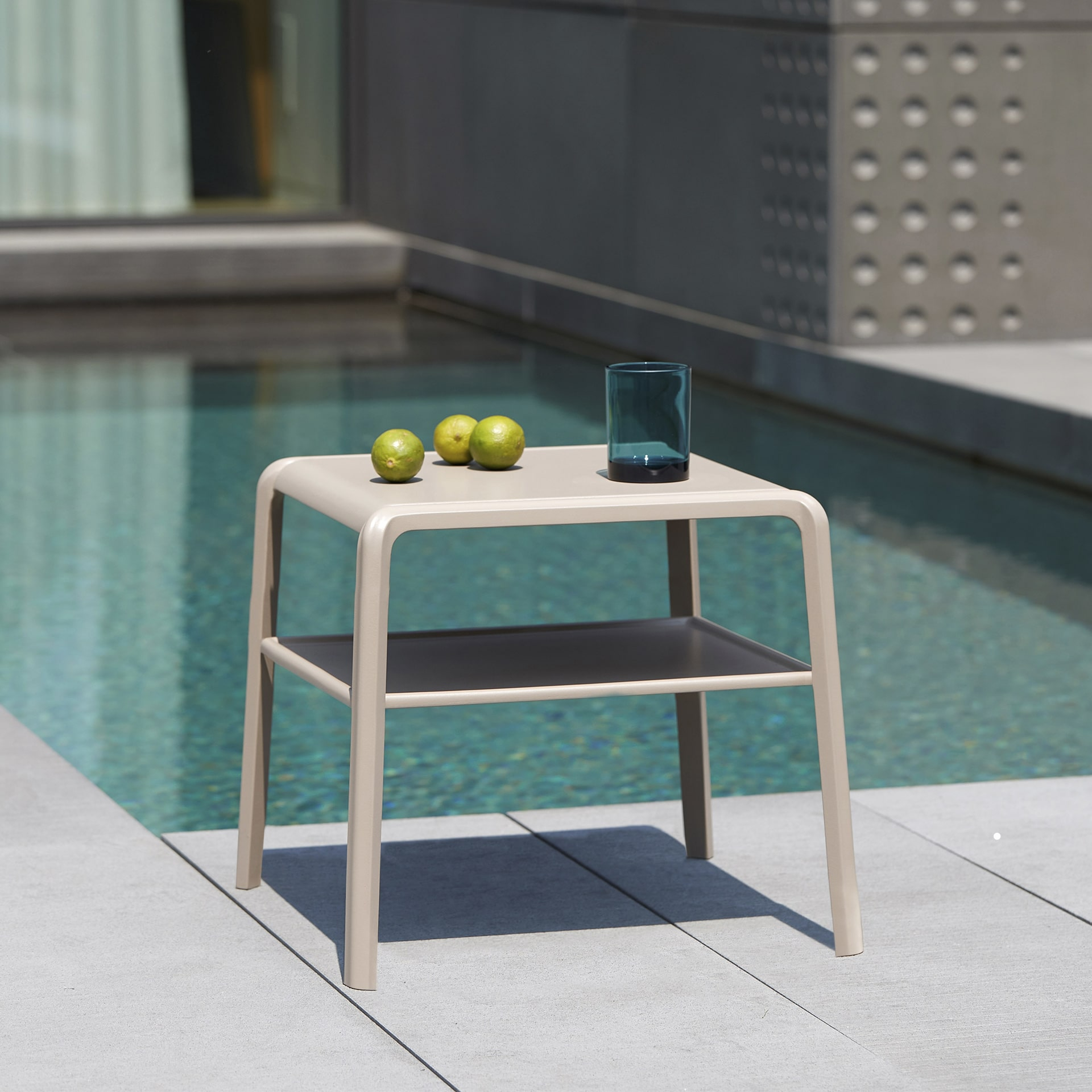 Rectangular 17x15" technopolymer reinforced with glass fibre coffee table Vela 1897