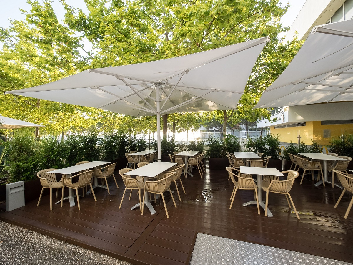 10'x13' Rectangular telescopic central pole umbrella Capri