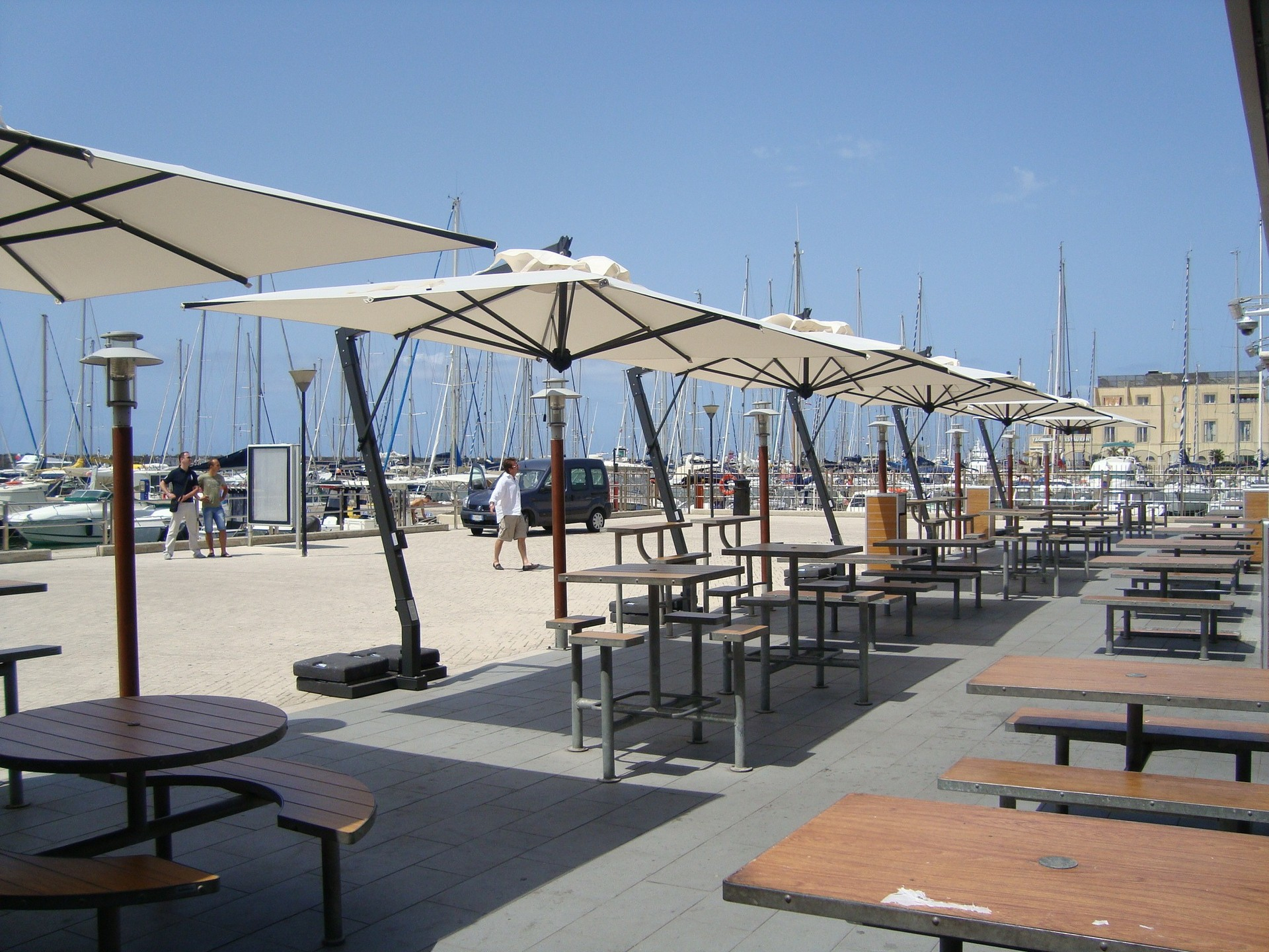 10'x10' Square Cantilever Umbrella Pompei