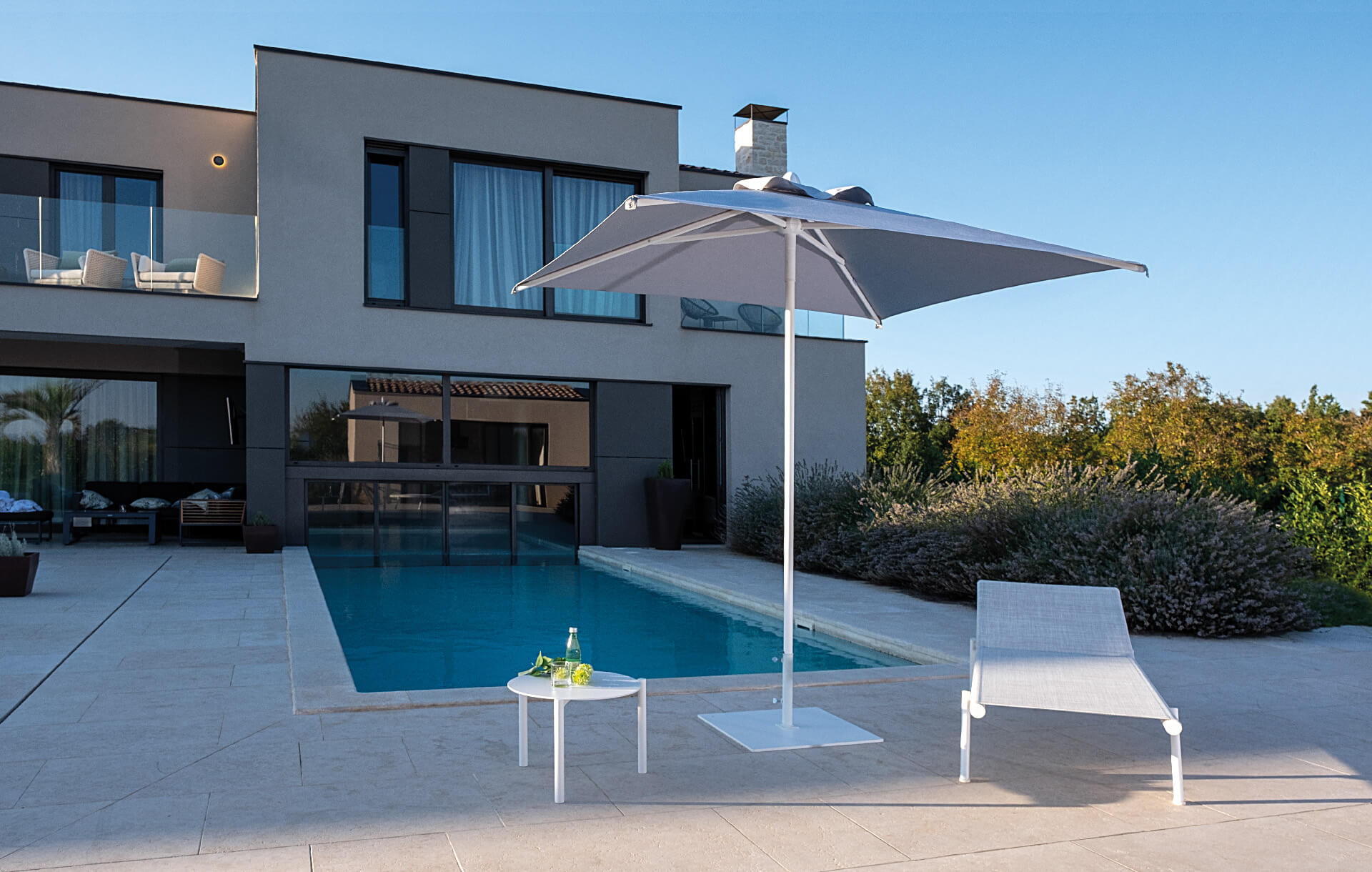 6'7"x6'7" Aluminium square center post umbrella Lido