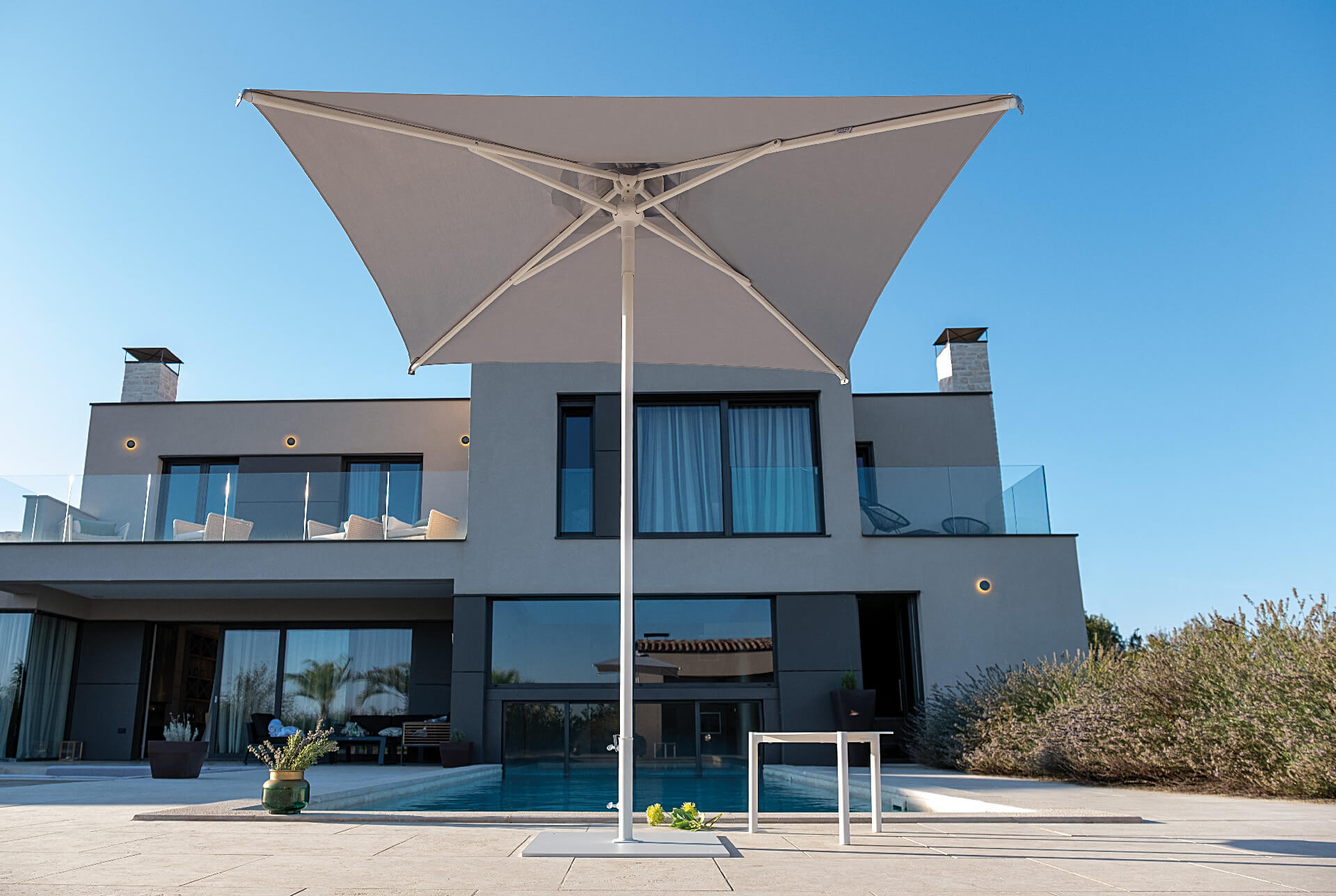 6'7"x6'7" Aluminium square center post umbrella Lido