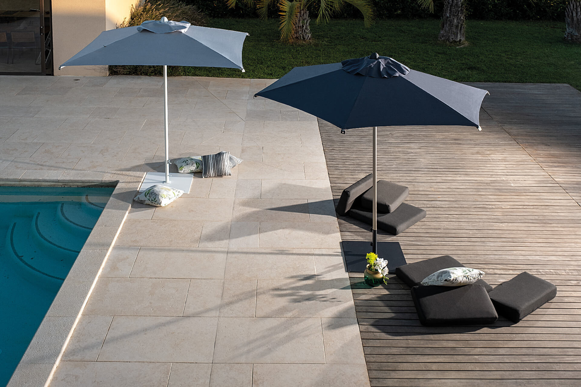 6'7"x6'7" Aluminium square center post umbrella Lido