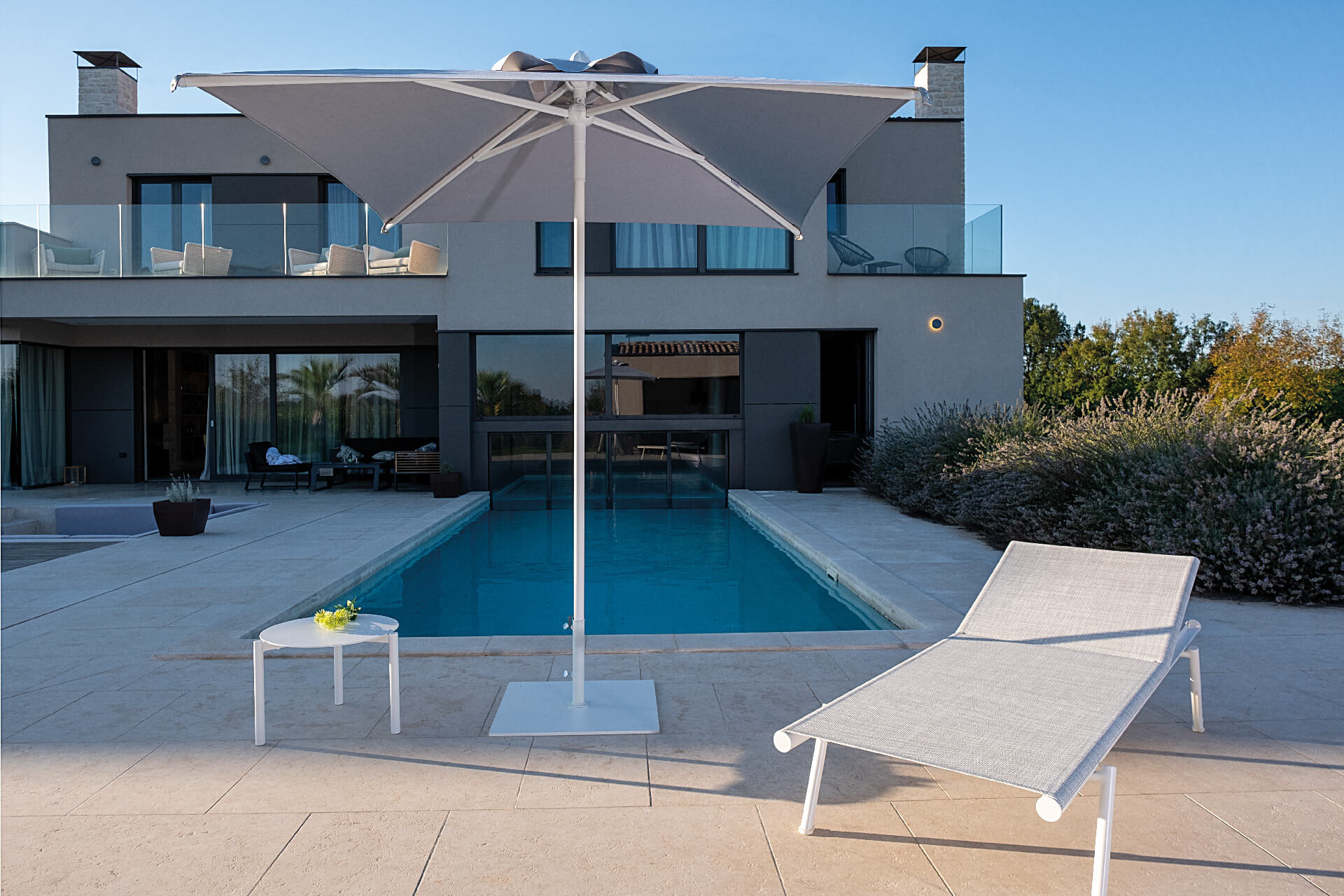 6'7"x6'7" Aluminium square center post umbrella Lido