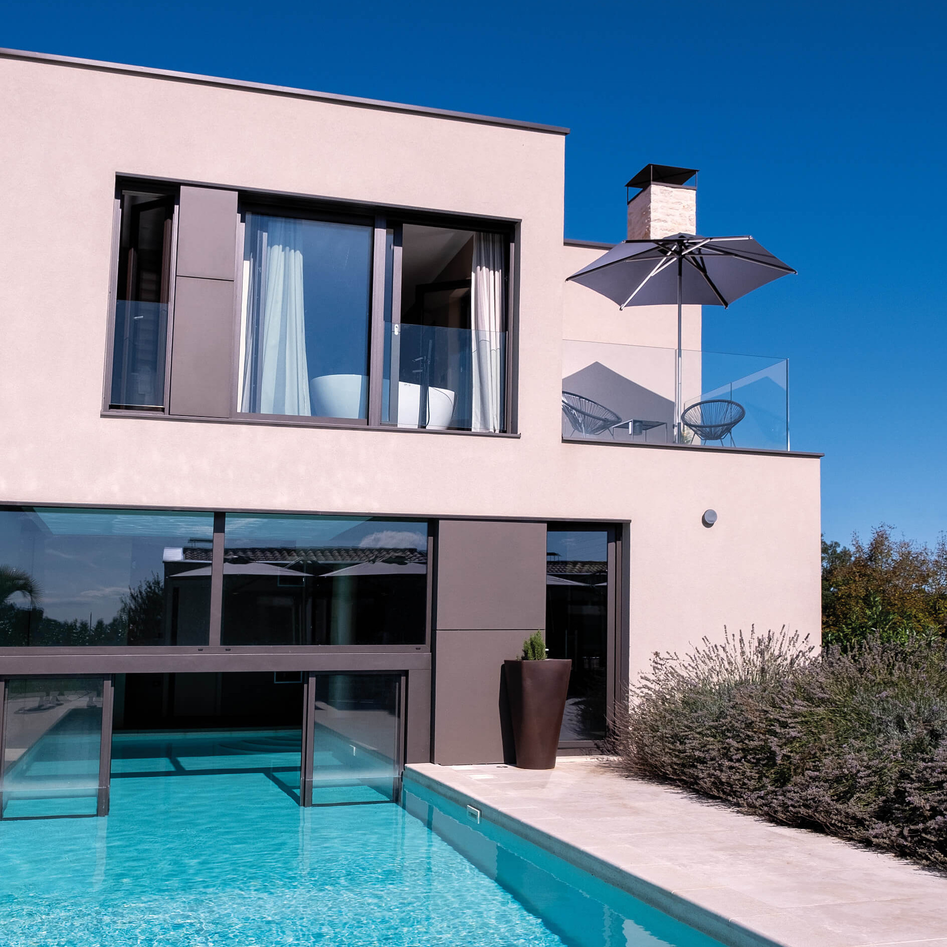 Ø 8'2" Round center post patio umbrella Lido