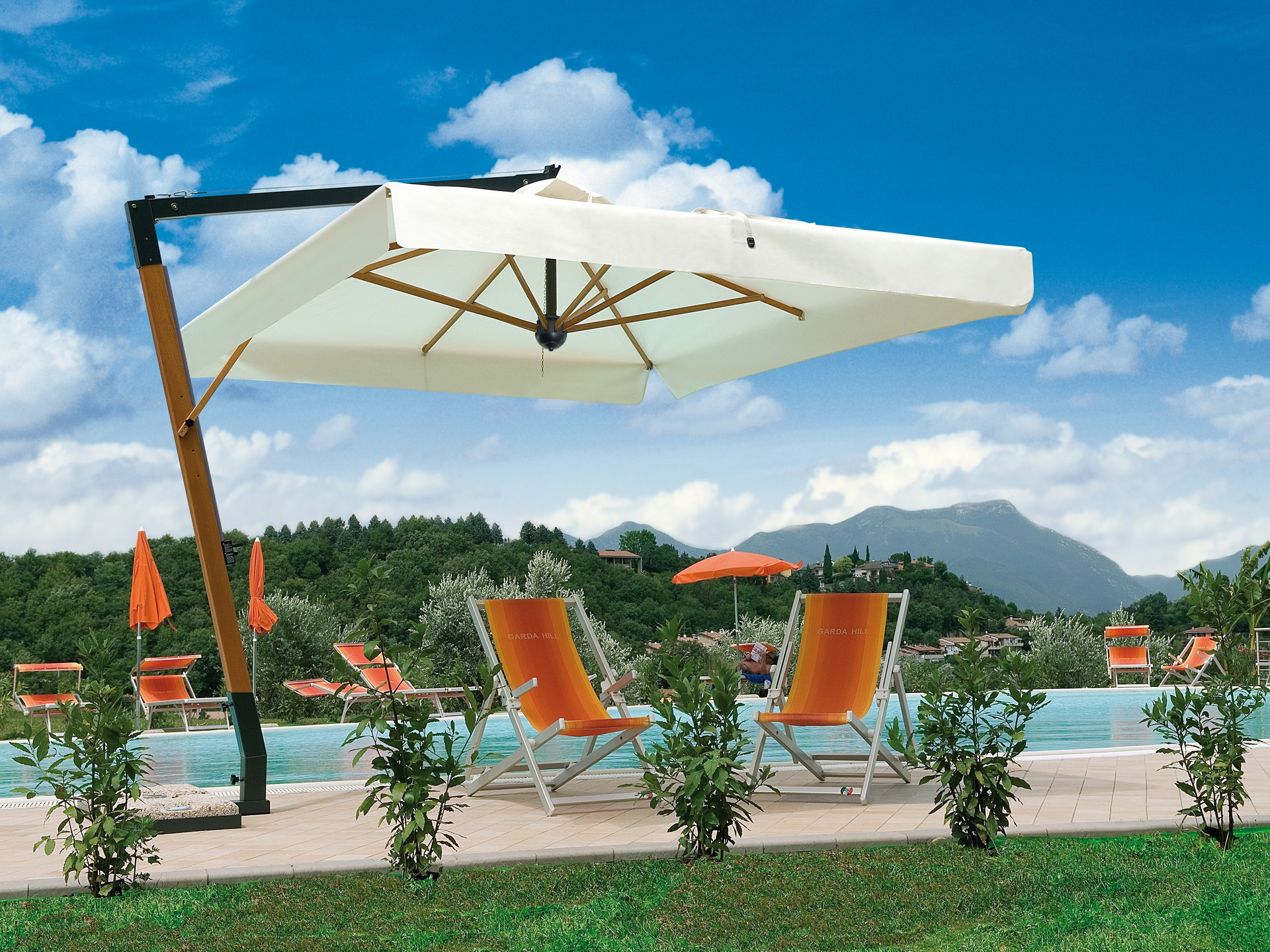 10'x10' Square Cantilever Umbrella Pompei