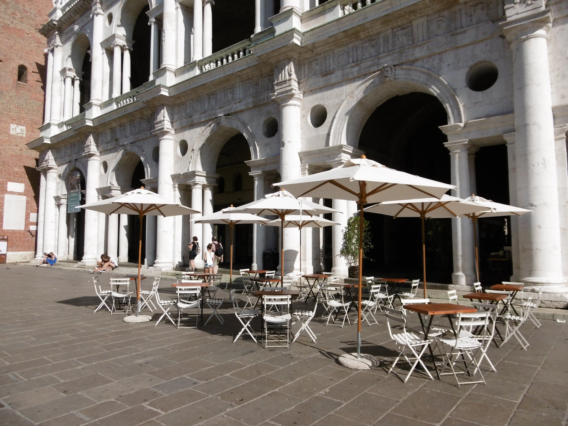 Ø 8'2" Wooden central pole patio umbrella Palladio