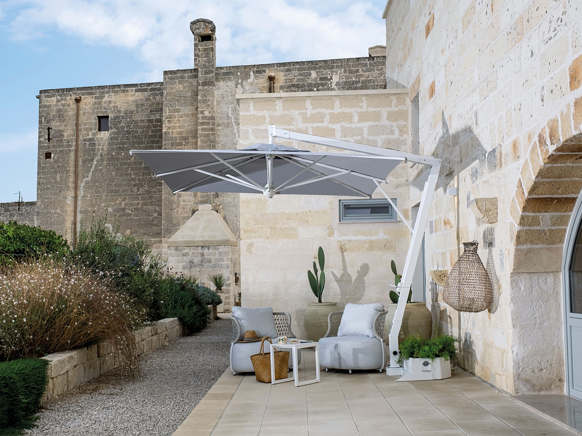 10'x10' Square Cantilever Umbrella Pompei