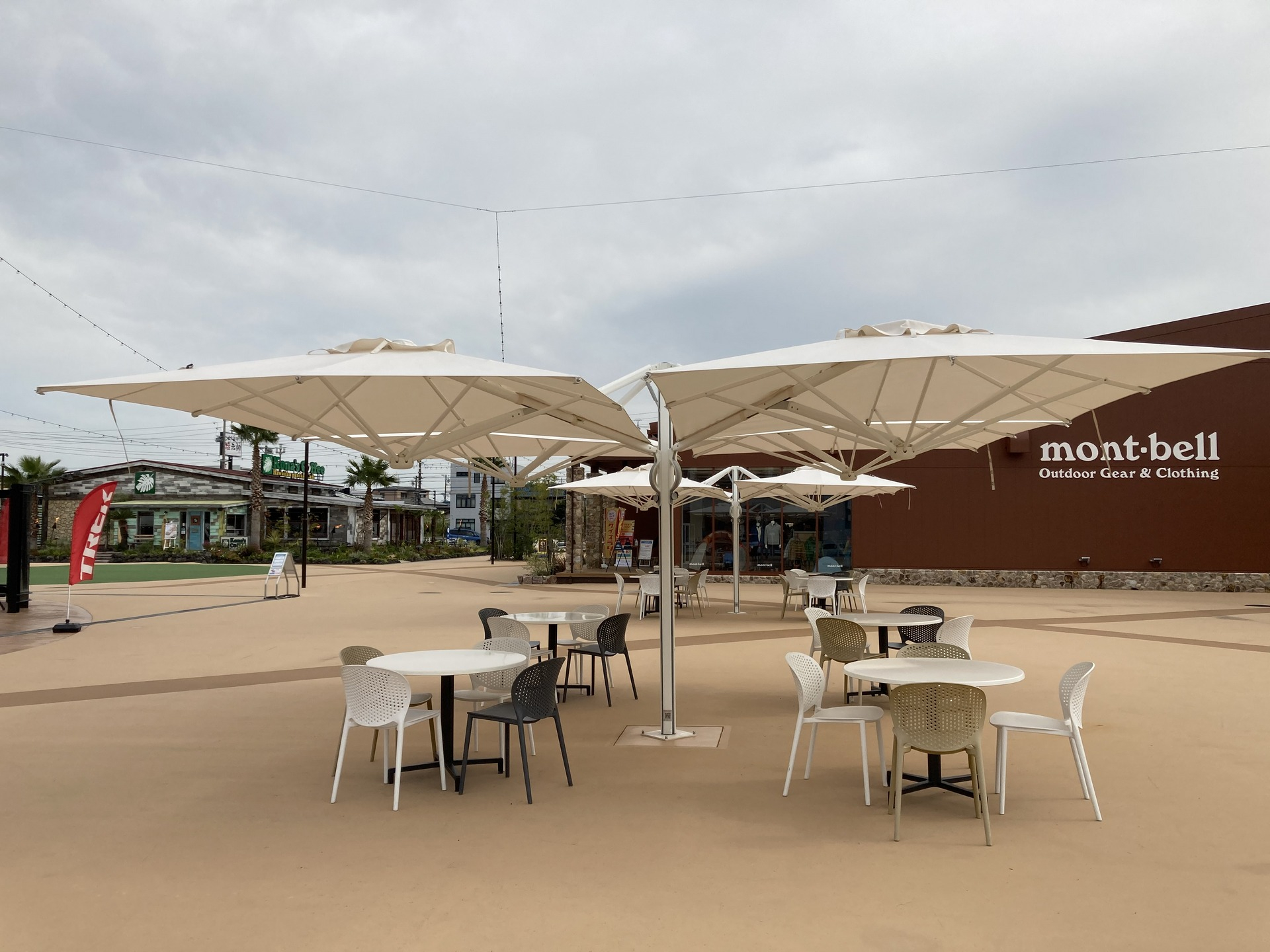 16'5"x16'5" Four-canopy retractable cantilever umbrella Quattro