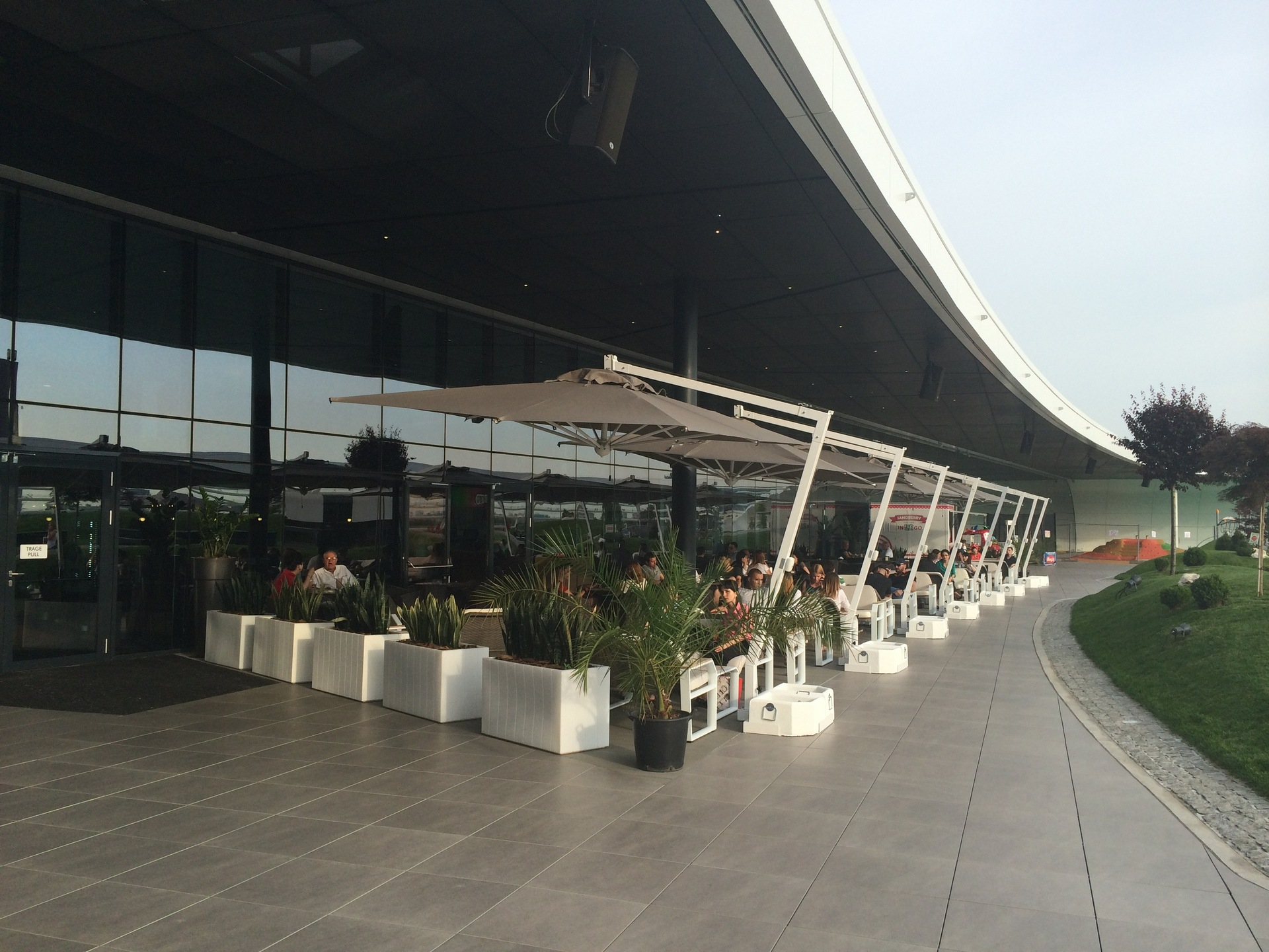 10'x13' Rectangular cantilever umbrella Torino