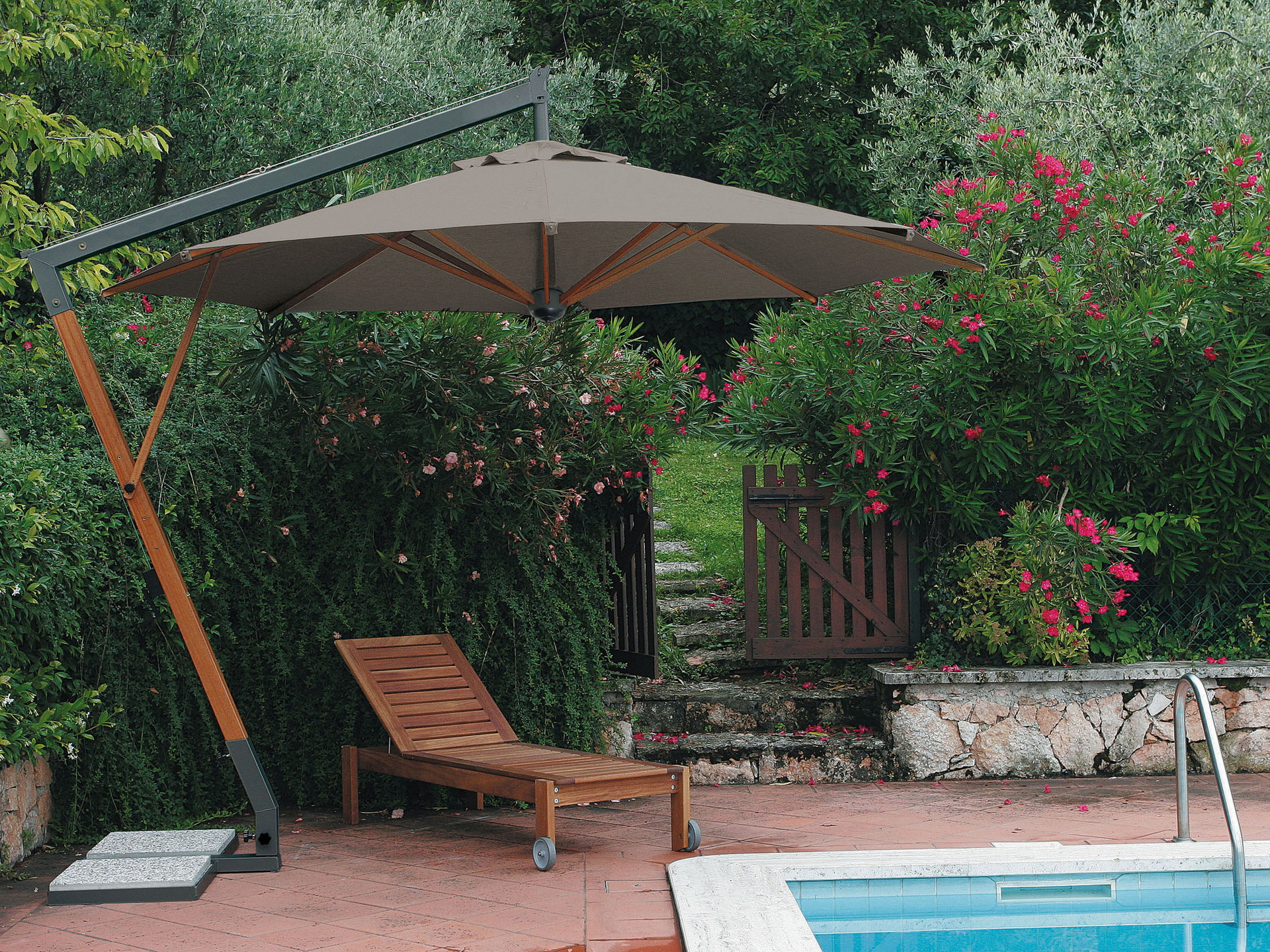 10'x10' Square Cantilever Umbrella Pompei