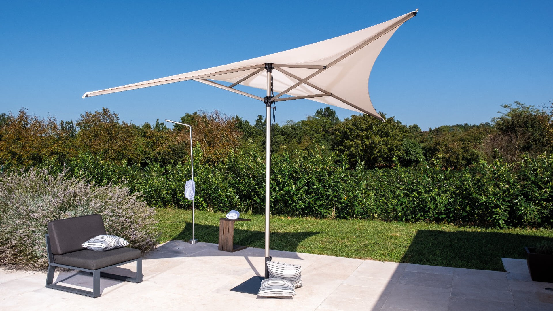 10'x10' Aluminium central pole patio umbrella Vela