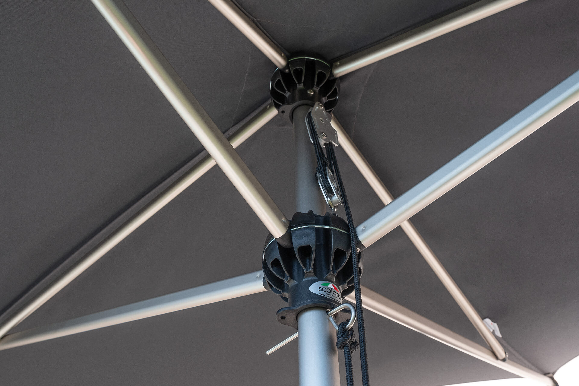 10'x10' Aluminium central pole patio umbrella Vela