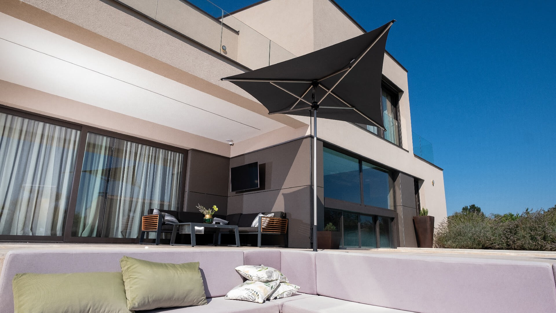 10'x10' Aluminium central pole patio umbrella Vela