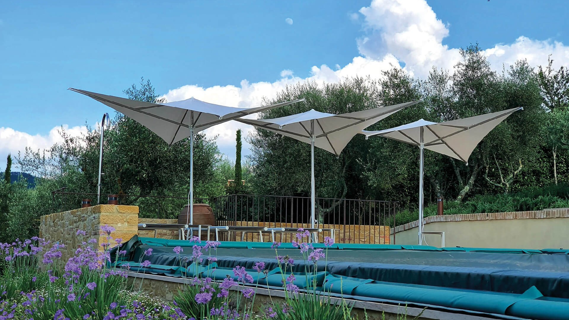 10'x10' Aluminium central pole patio umbrella Vela