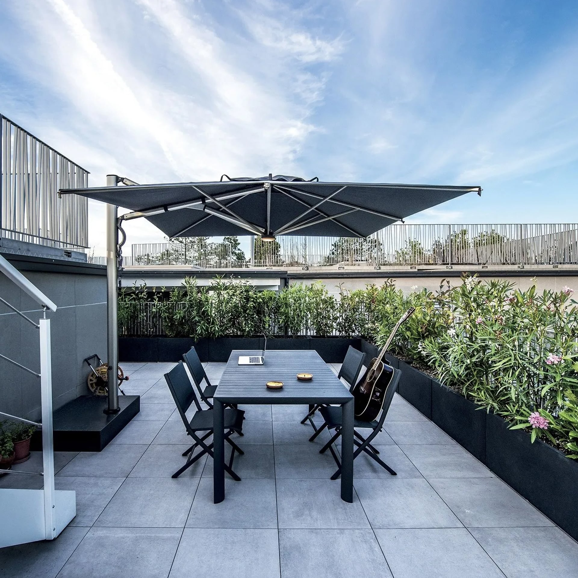 Cantilever umbrella 10'x10' with retractable system Astro C3030
