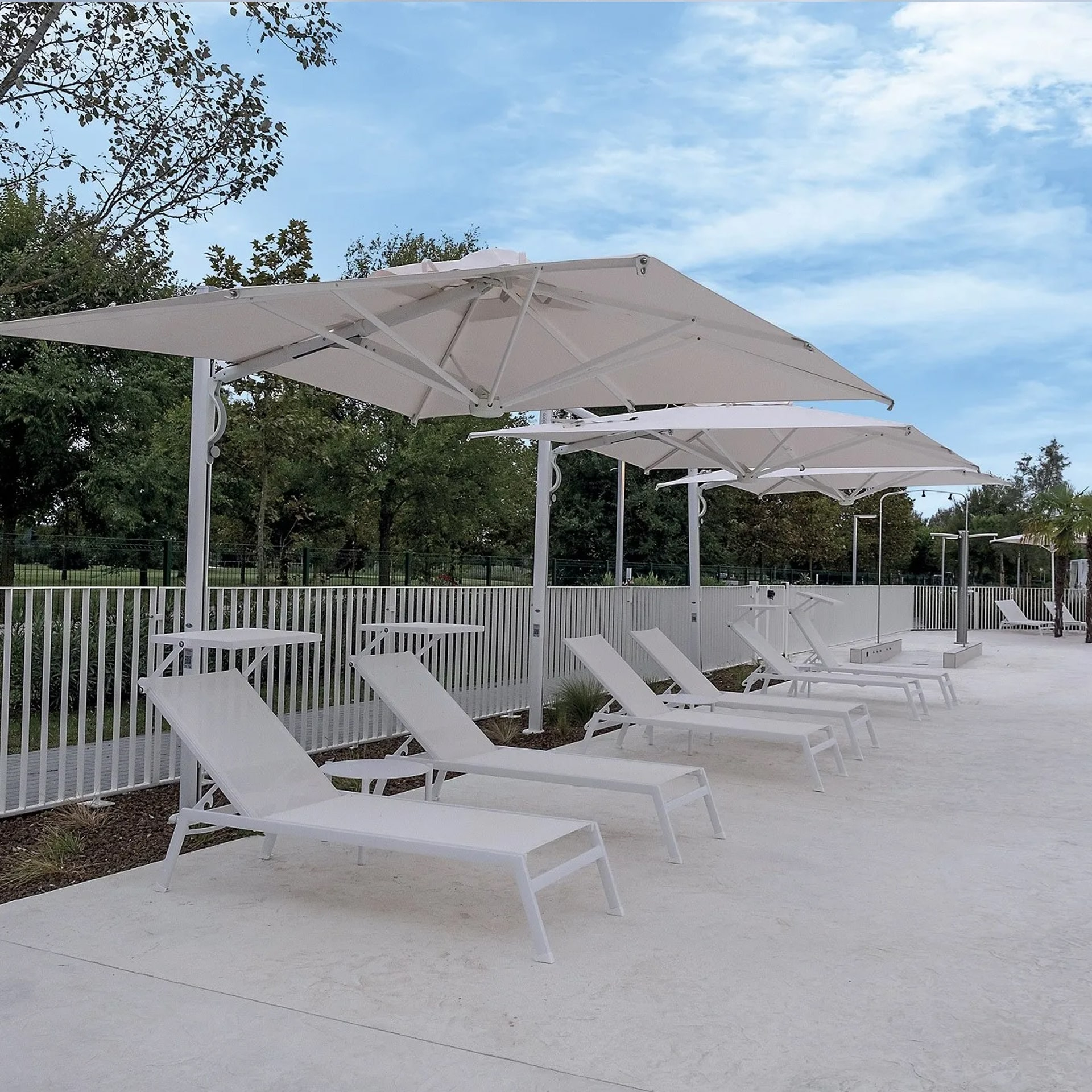 Cantilever umbrella 10'x10' with retractable system Astro C3030