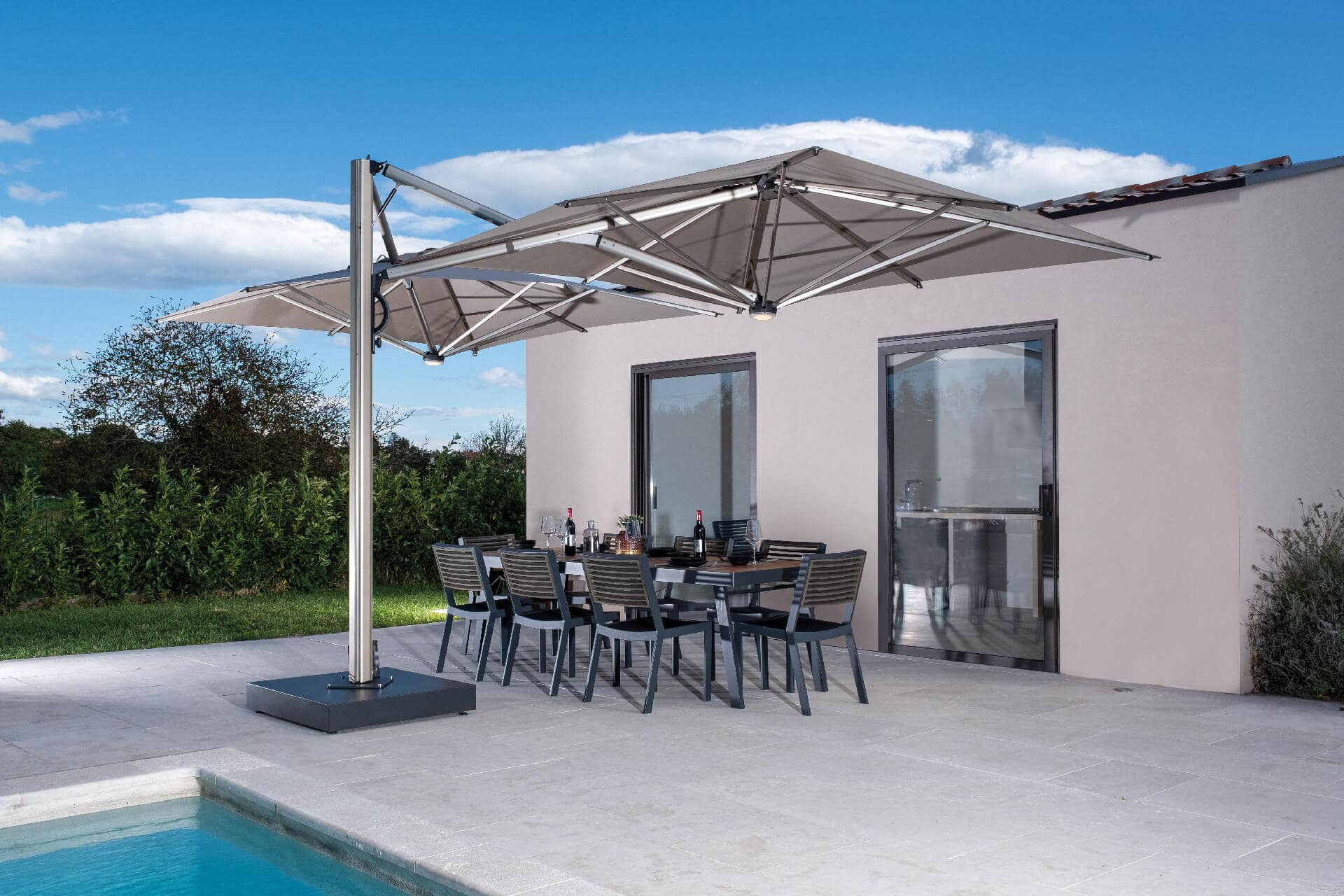 10'x19'8" Double-canopy retractable cantilever umbrella Dual V