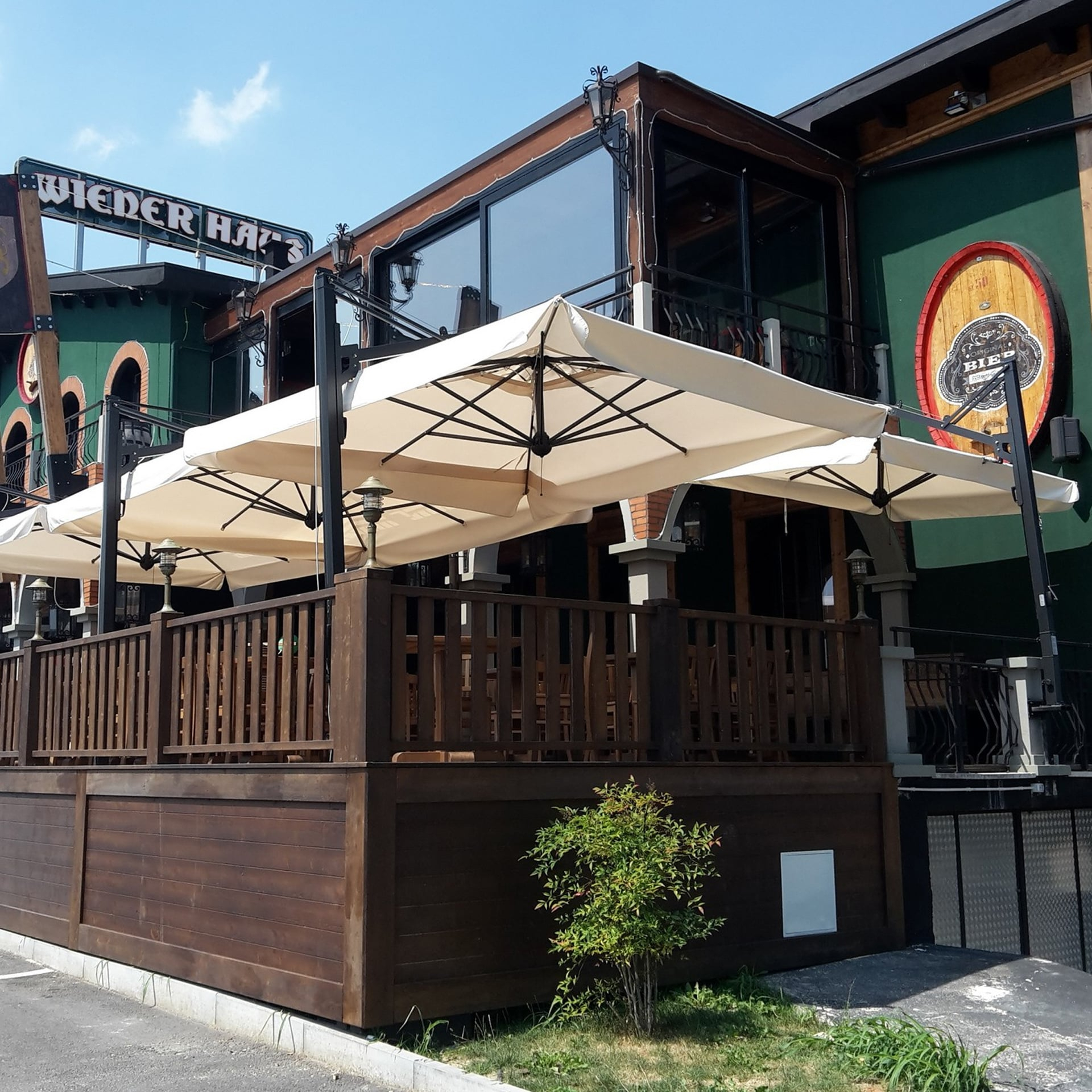 10 Ft Cantilever umbrella with retractable system Galileo C3030