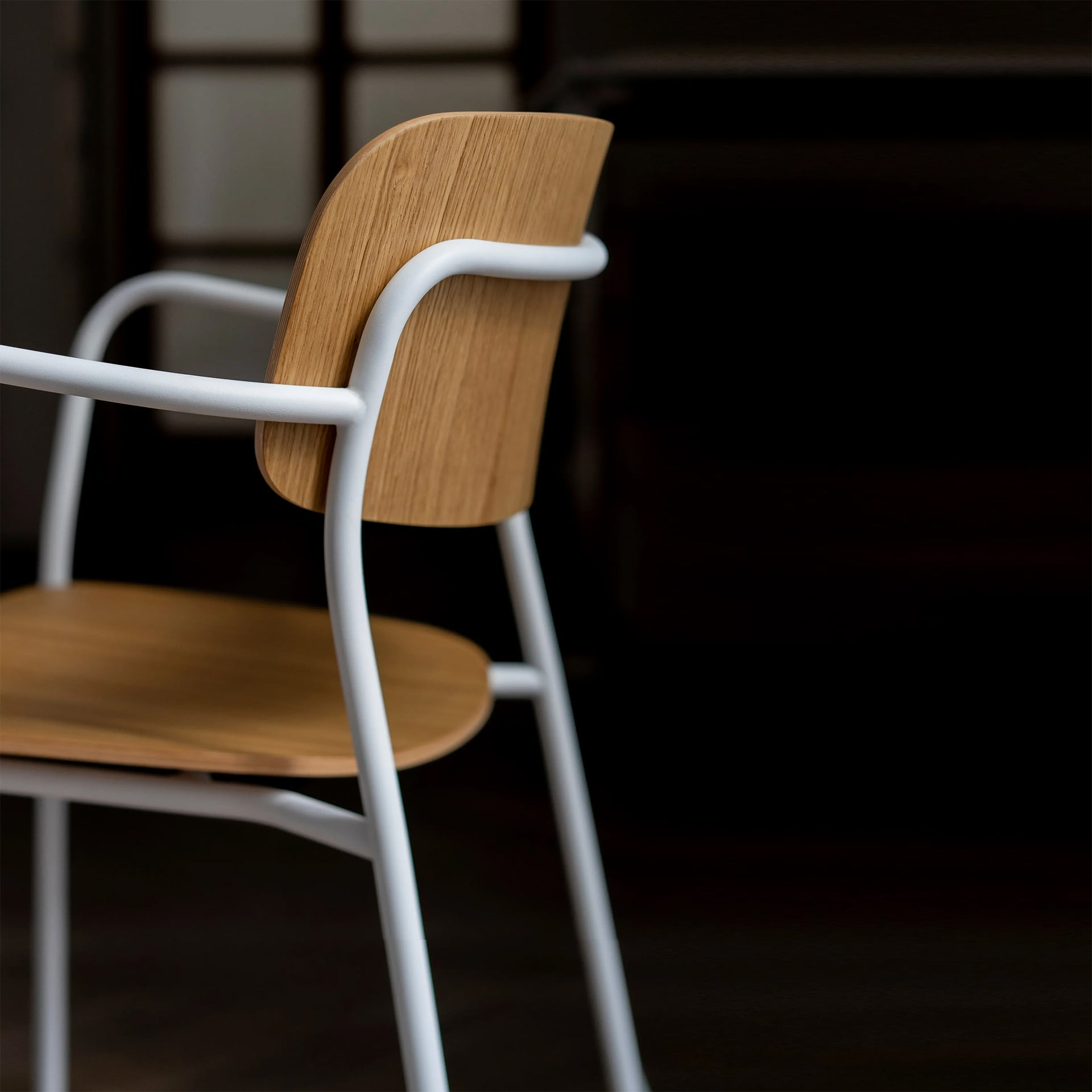 Metal frame armchair with a seat and backrest in curved plywood B-Daily