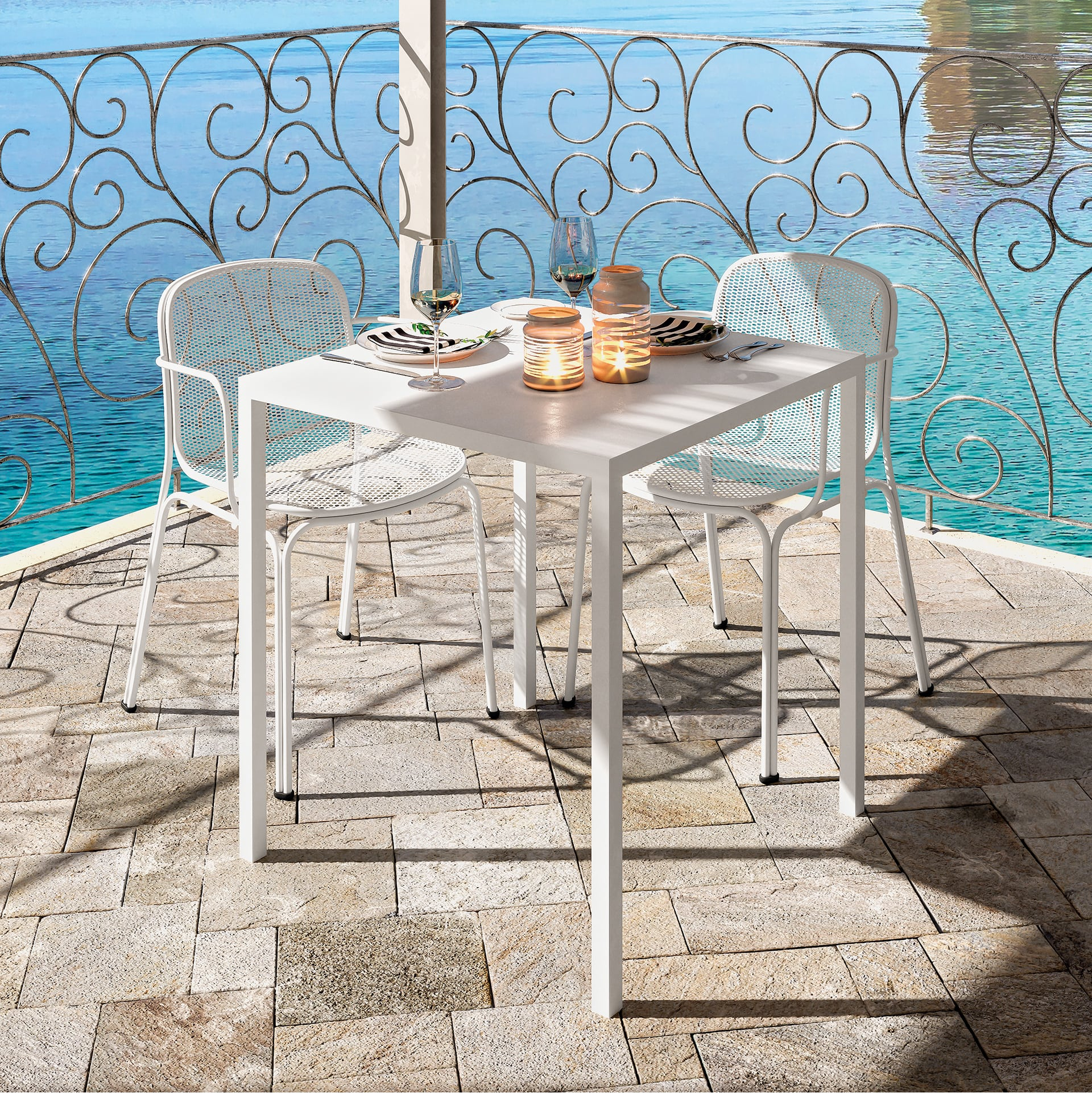 Metal mesh stackable chair with armrests B-Villa