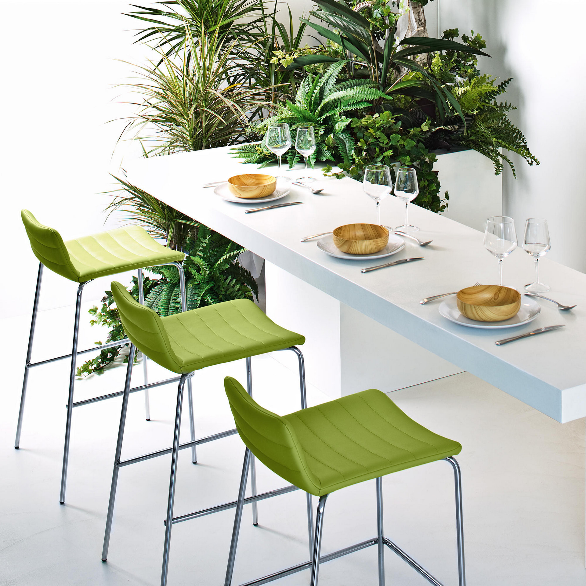 Steel bar stool with shell in fabric or leather H-Cover M TS