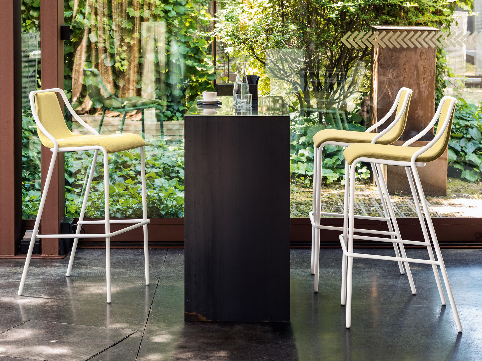 Stackable steel bar stool with shell in fabric or leather H-Ola M TS