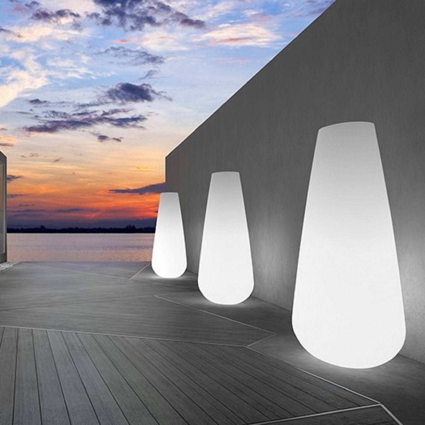 Polyethylene vase Buba