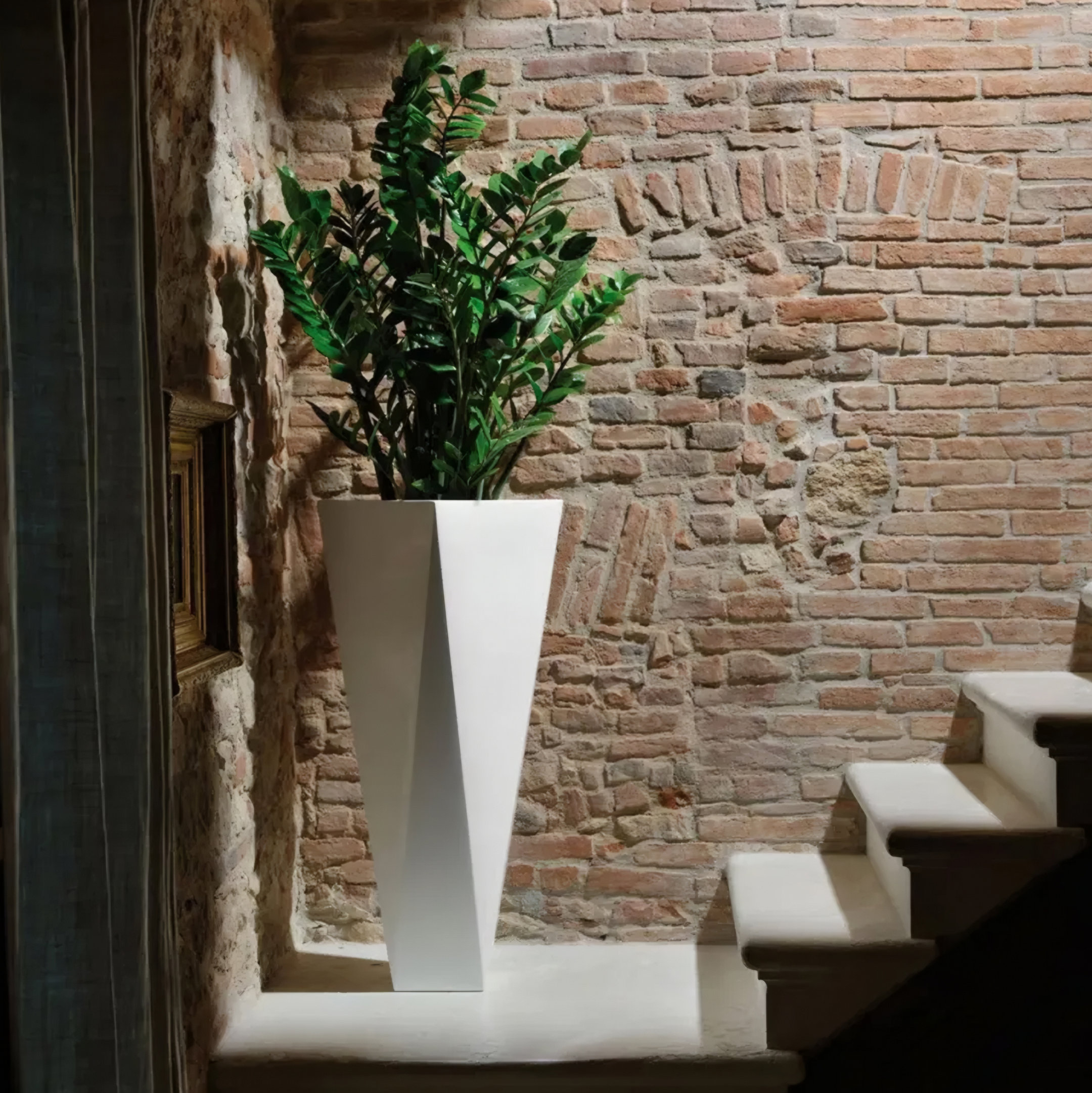 Polyethylene vase Diamond 72